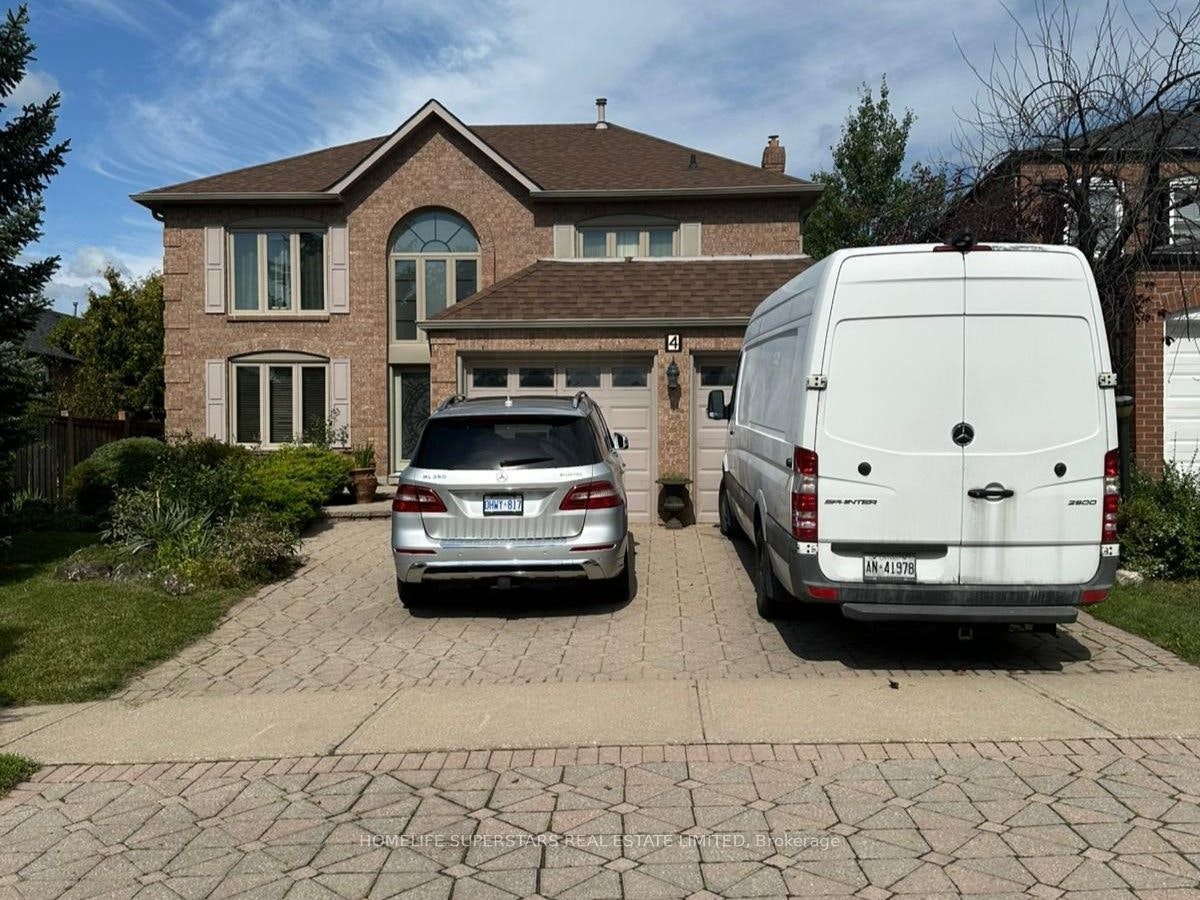 4 Nottingham Crescent, Brampton, ON, L6S 4G4