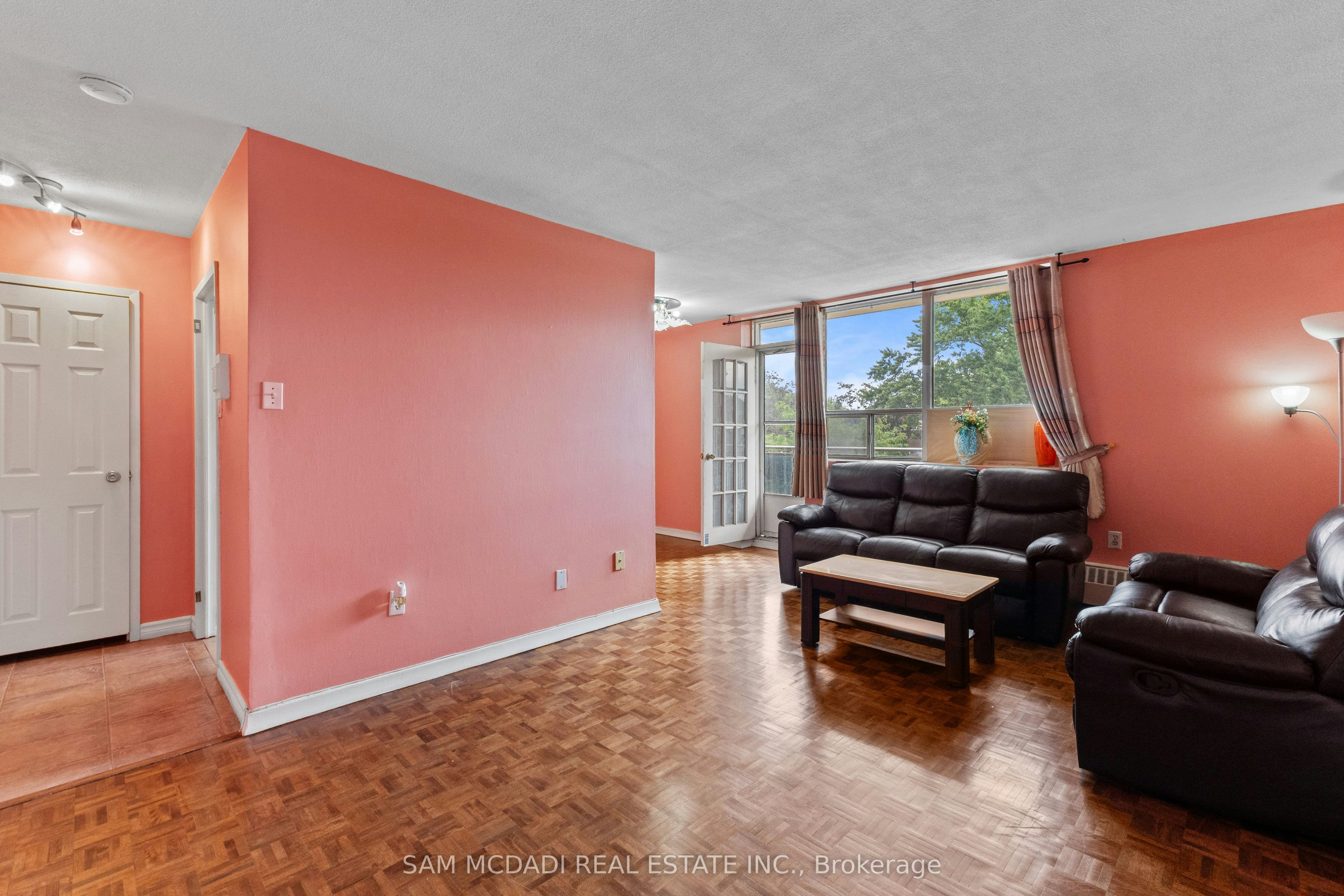 208-3145 Queen Frederica Drive, Mississauga, ON, L4Y 3A7