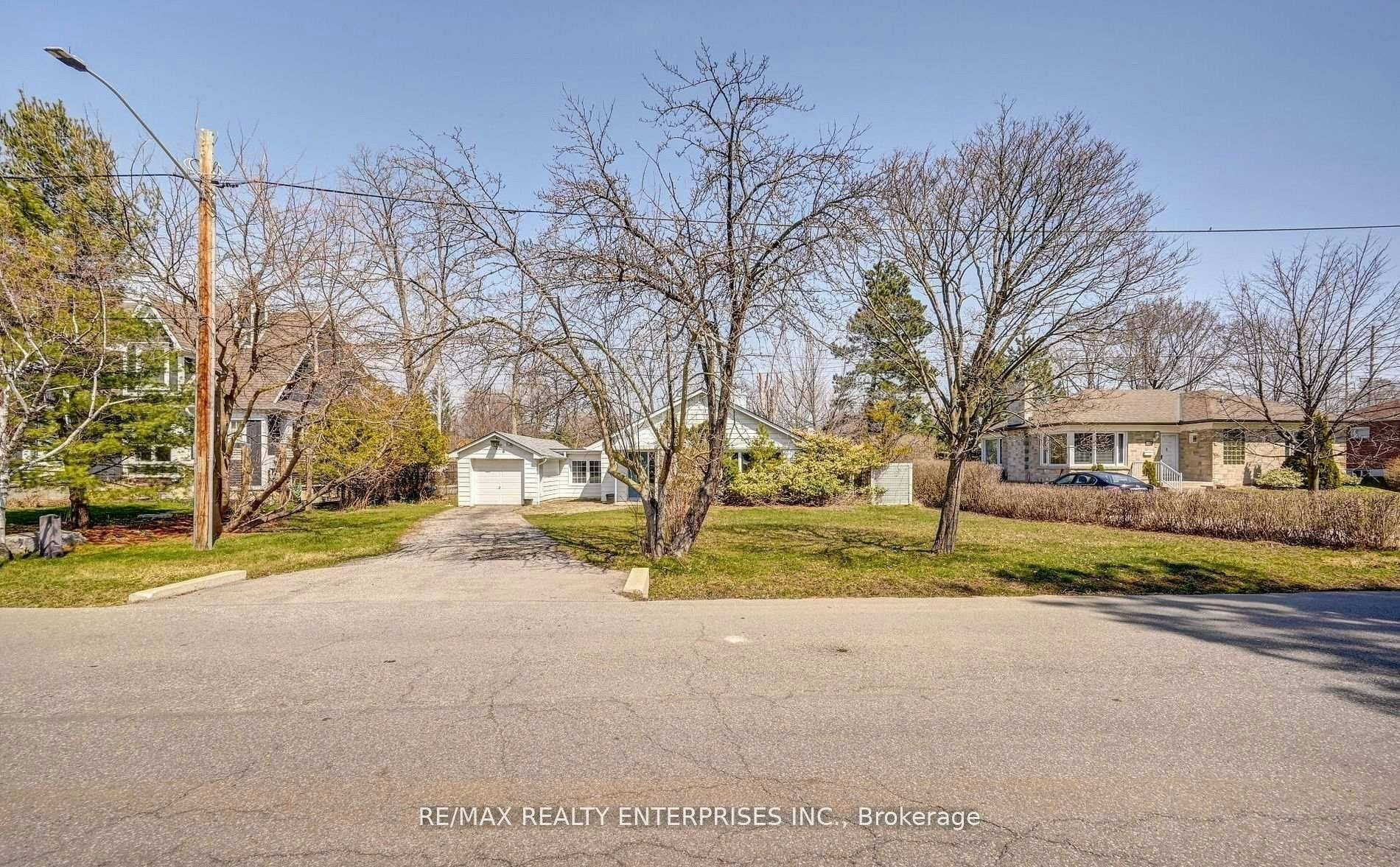 1235 Old River Road, Mississauga, ON, L5G 3G2 - 2