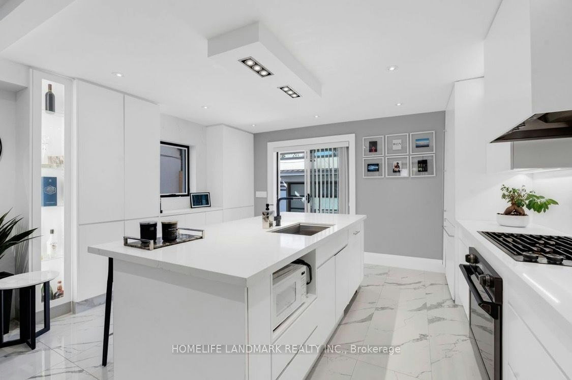 upper-58 Carrick Avenue, Toronto, ON, M6N 3J5 - 11
