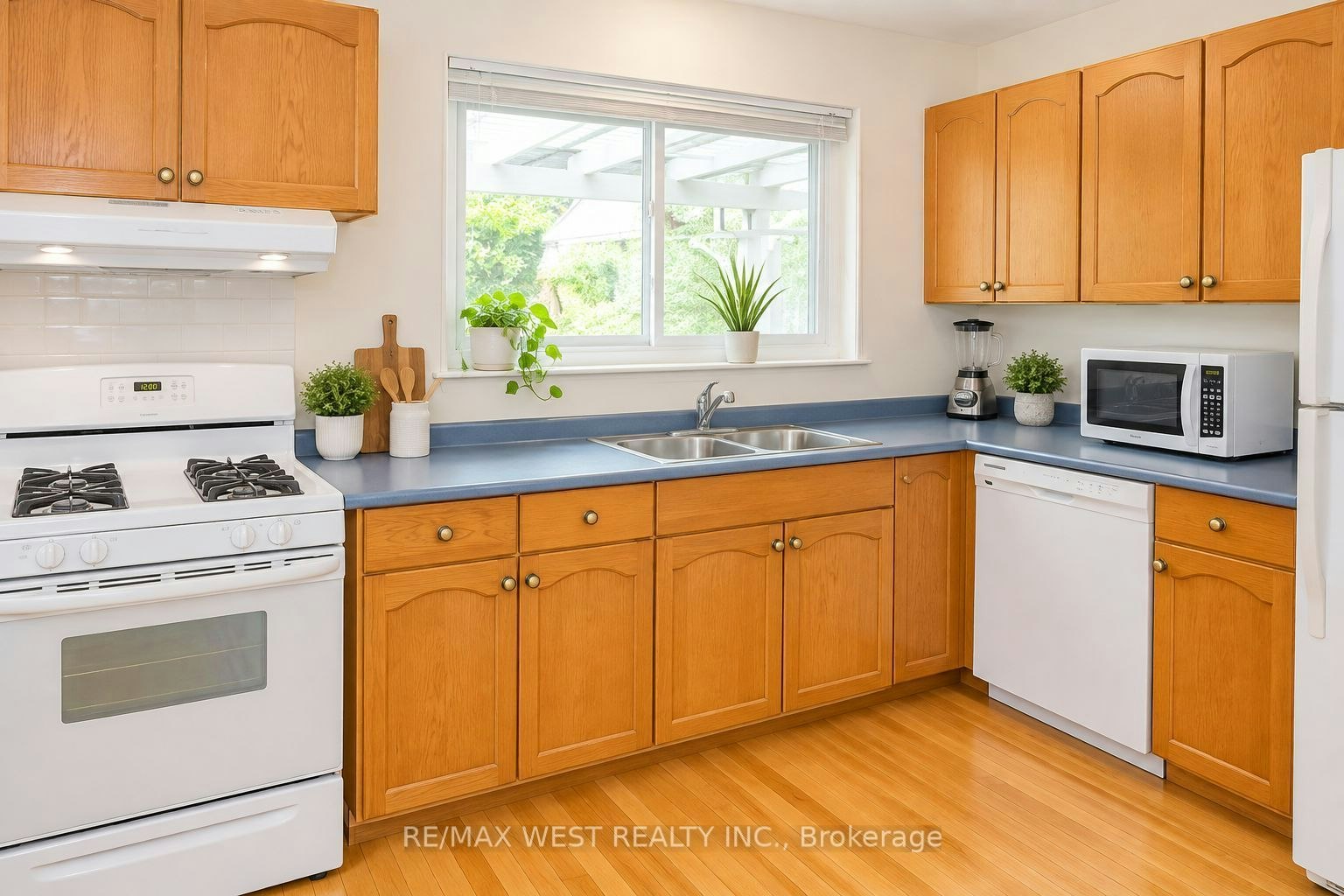 3538 Bannerhill Avenue, Mississauga, ON, L4X 1V1 - 4