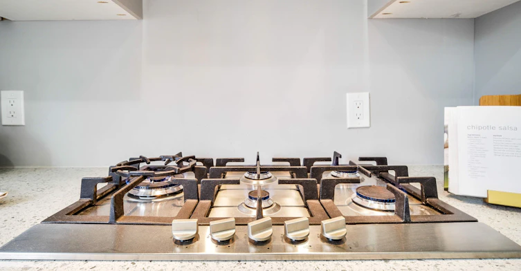 Main-734 Willard Avenue, Toronto, ON, M6S 3S5 - 18