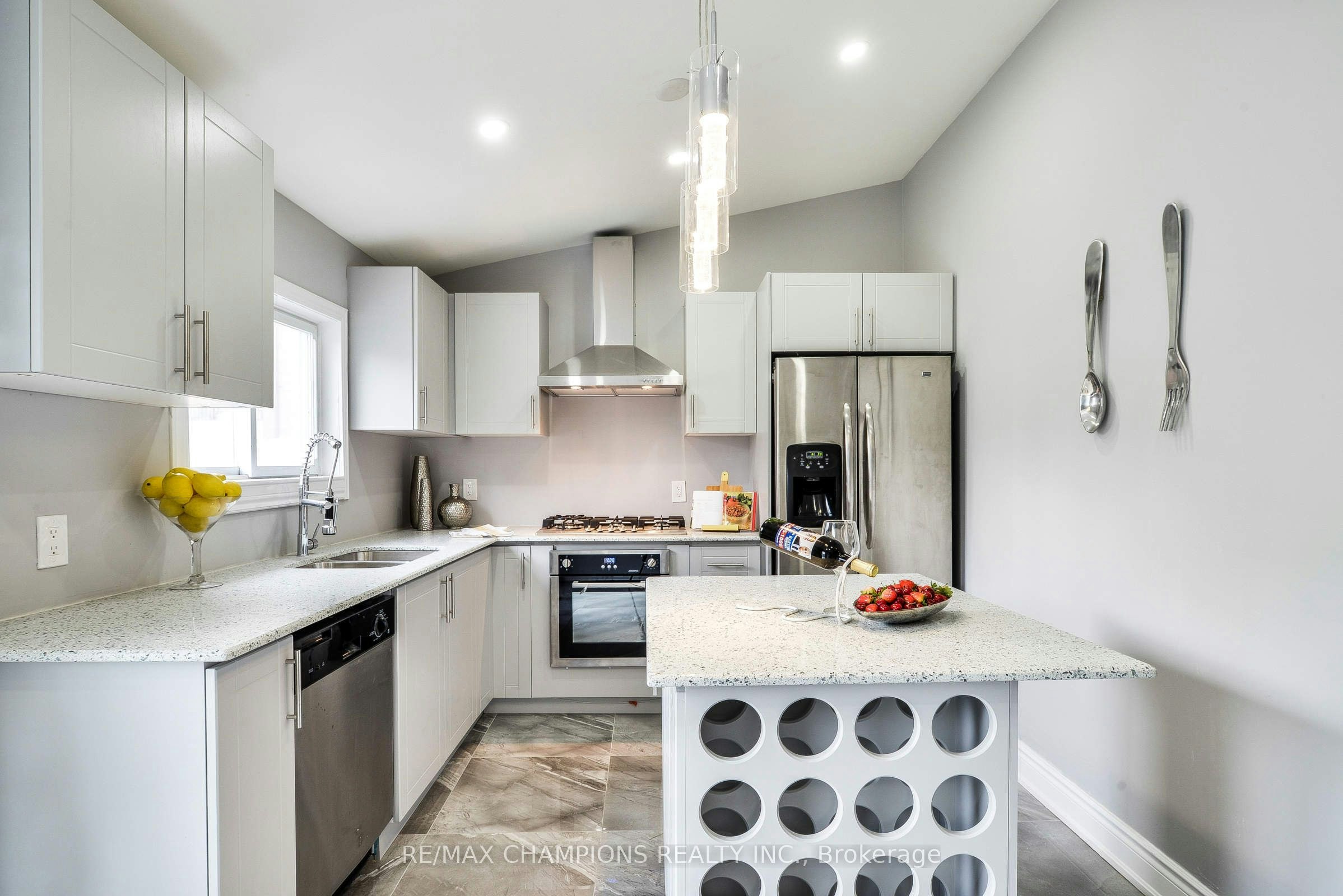 Main-734 Willard Avenue, Toronto, ON, M6S 3S5 - 15