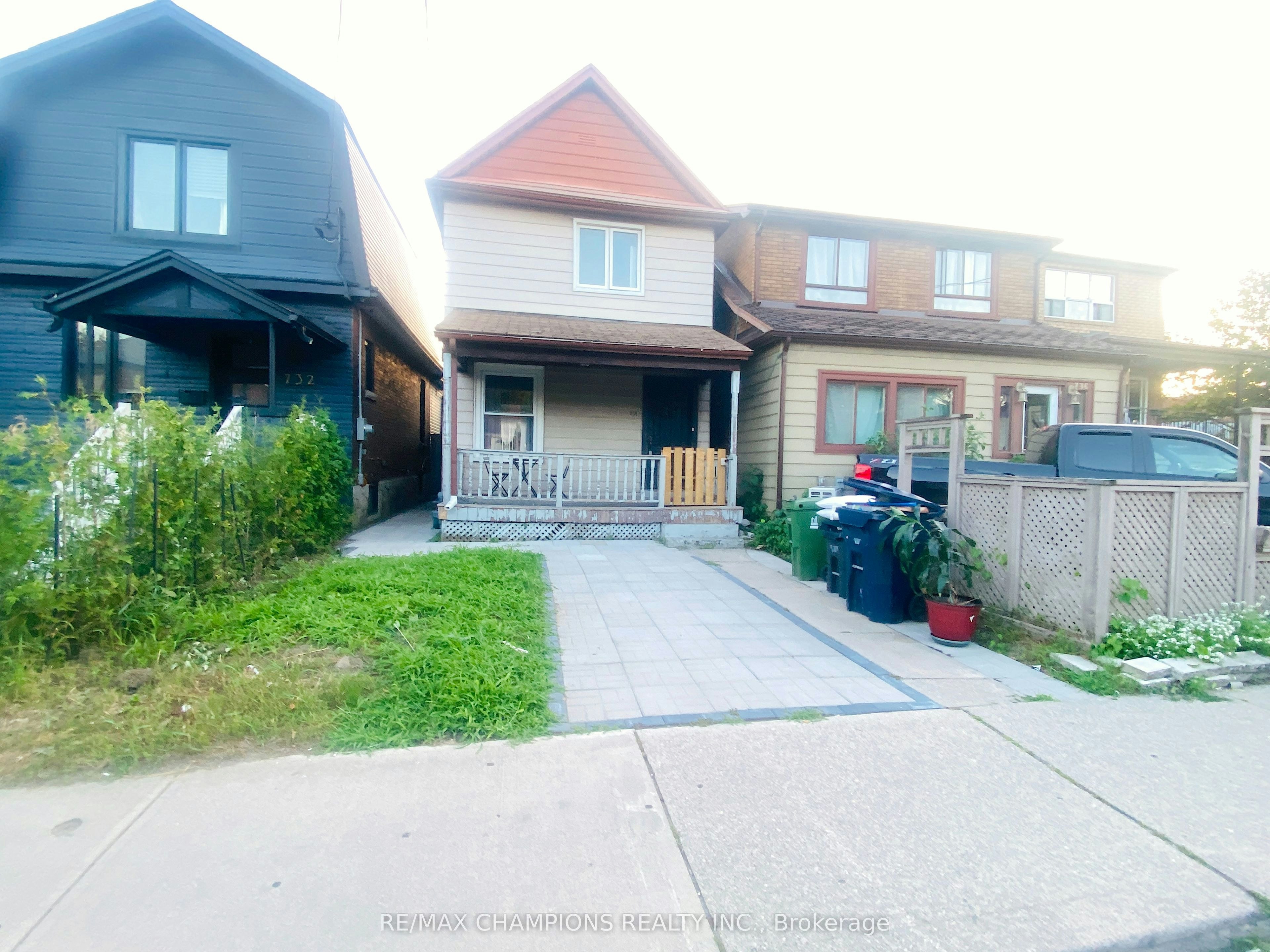 Main-734 Willard Avenue, Toronto, ON, M6S 3S5 - 3