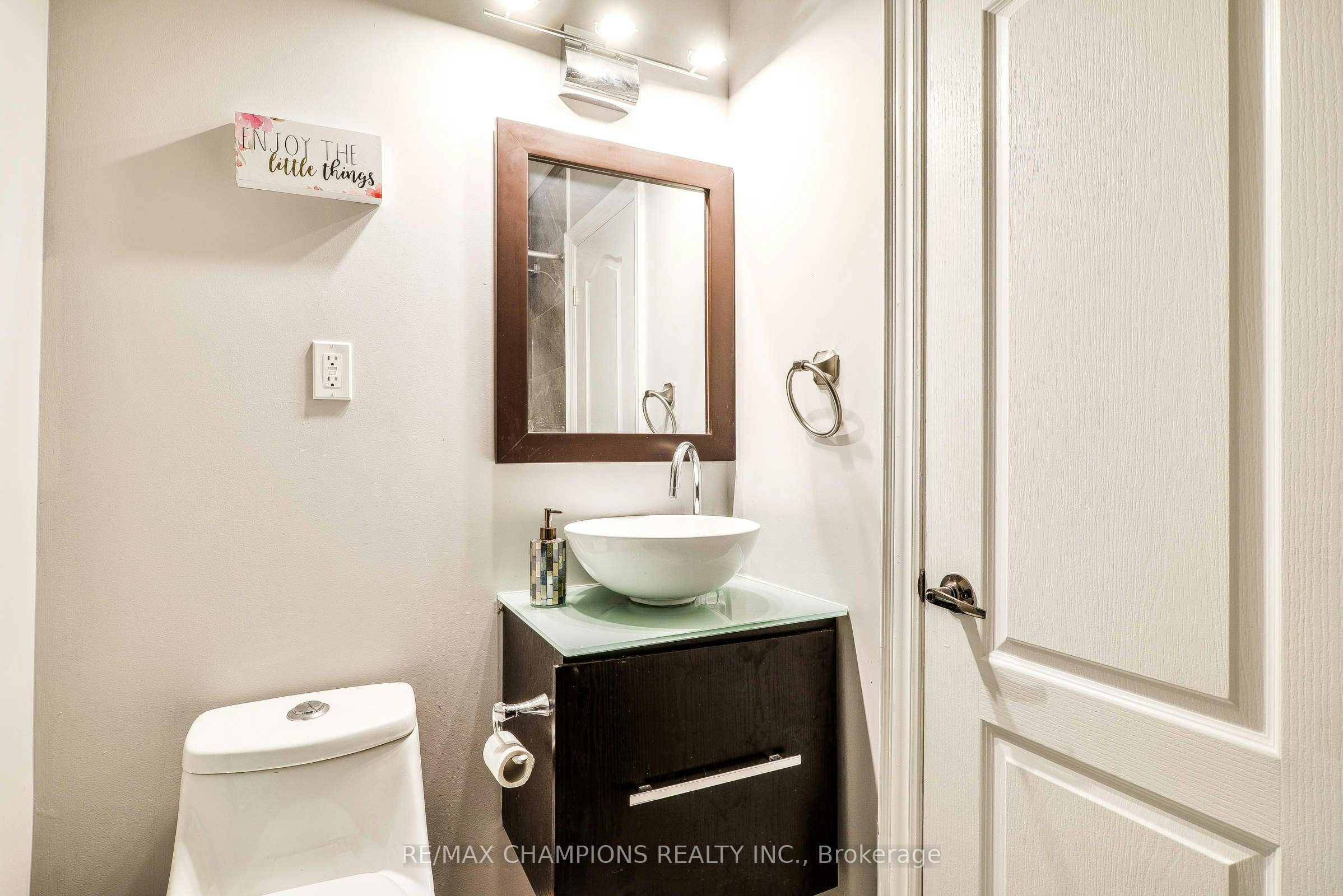 Main-734 Willard Avenue, Toronto, ON, M6S 3S5 - 21