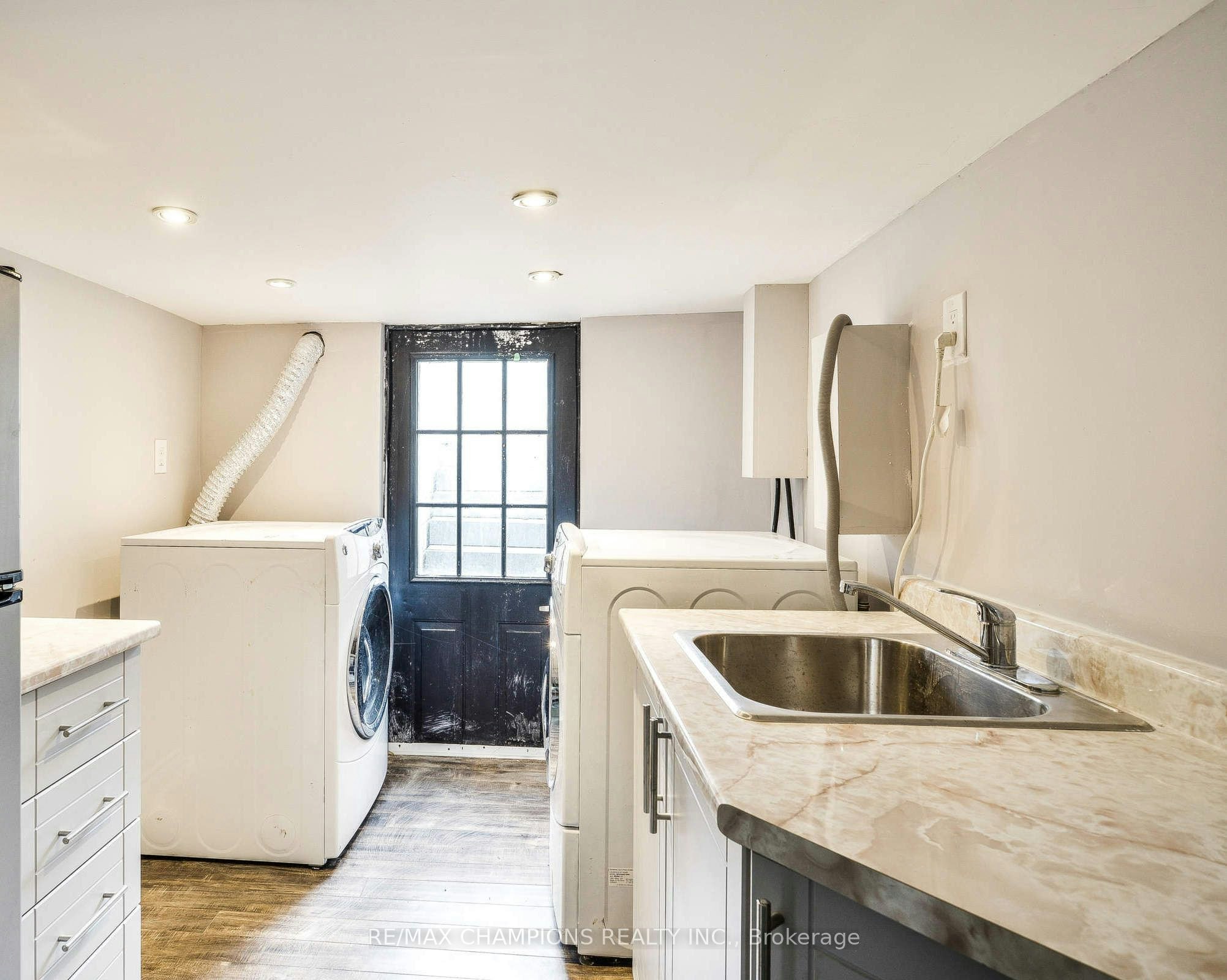 Main-734 Willard Avenue, Toronto, ON, M6S 3S5 - 29