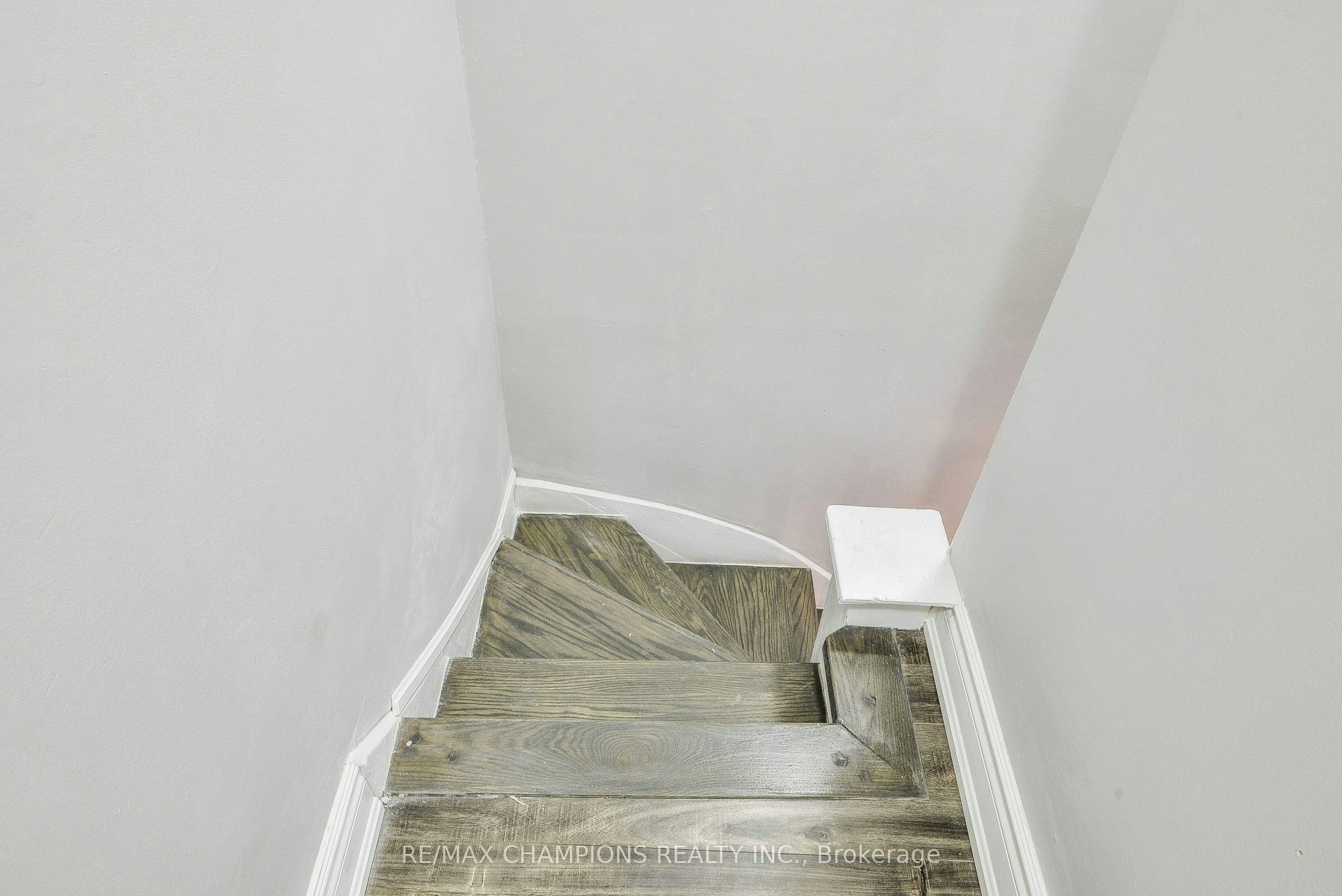 Main-734 Willard Avenue, Toronto, ON, M6S 3S5 - 24