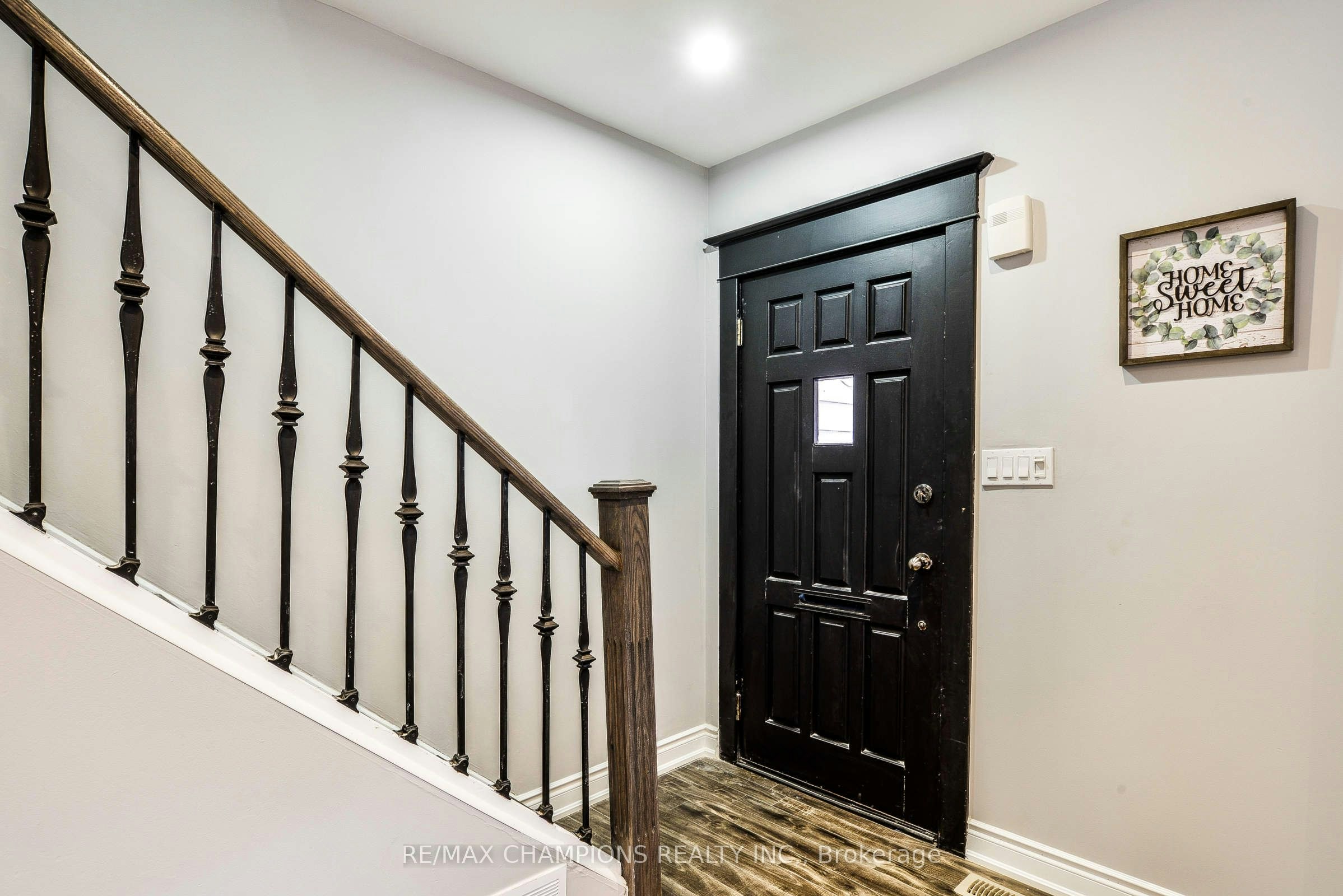 Main-734 Willard Avenue, Toronto, ON, M6S 3S5 - 6