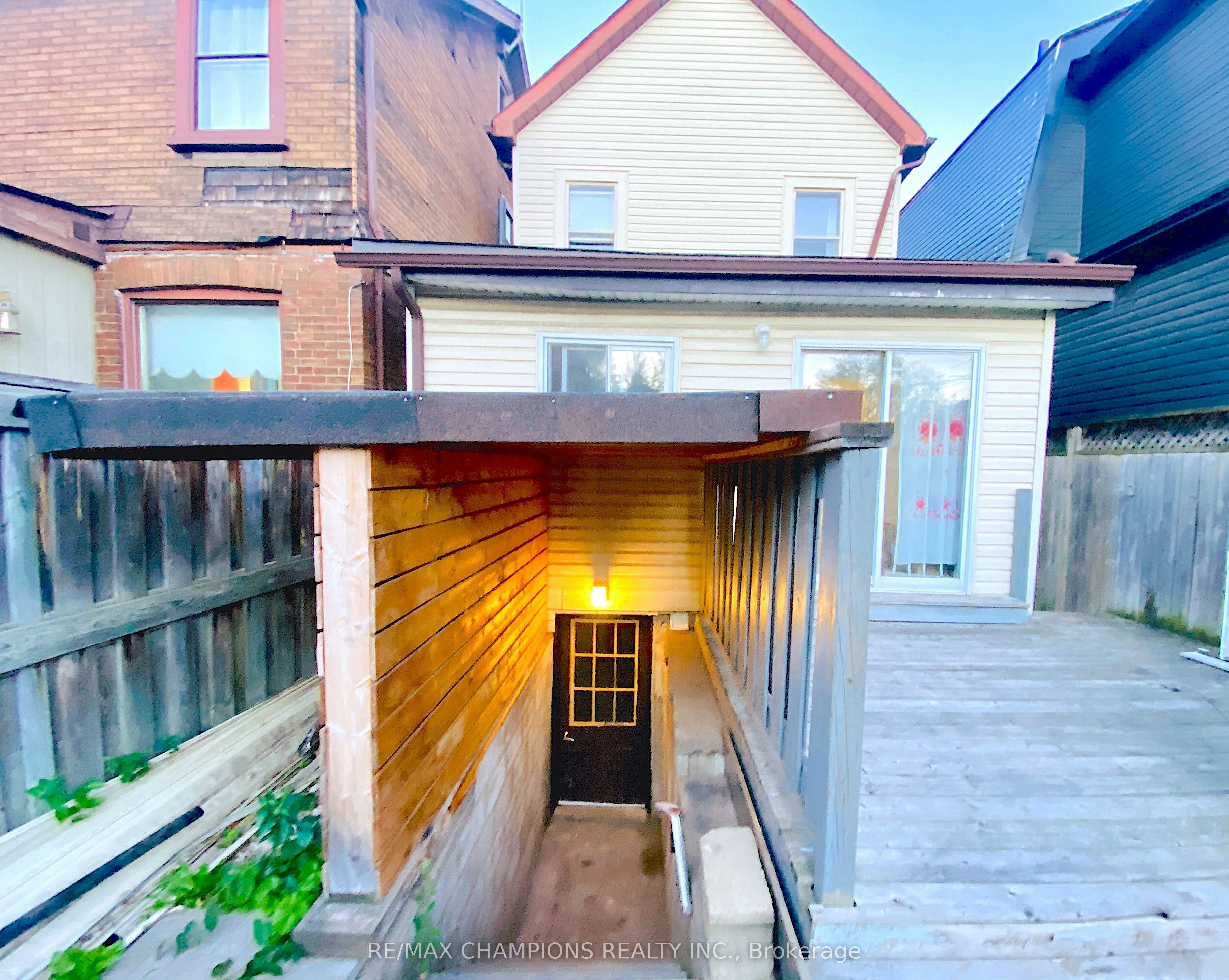 Main-734 Willard Avenue, Toronto, ON, M6S 3S5 - 31