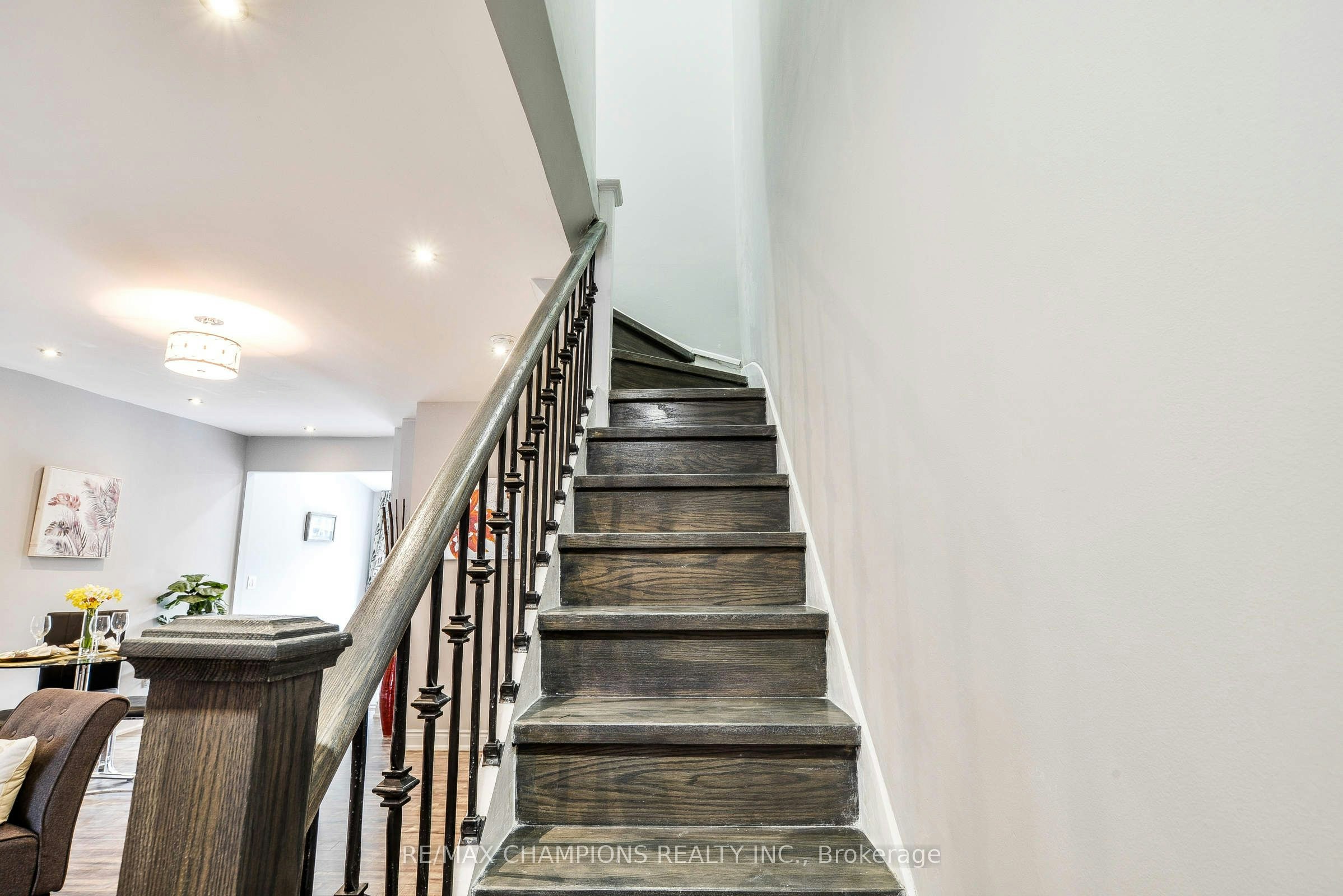 Main-734 Willard Avenue, Toronto, ON, M6S 3S5 - 23