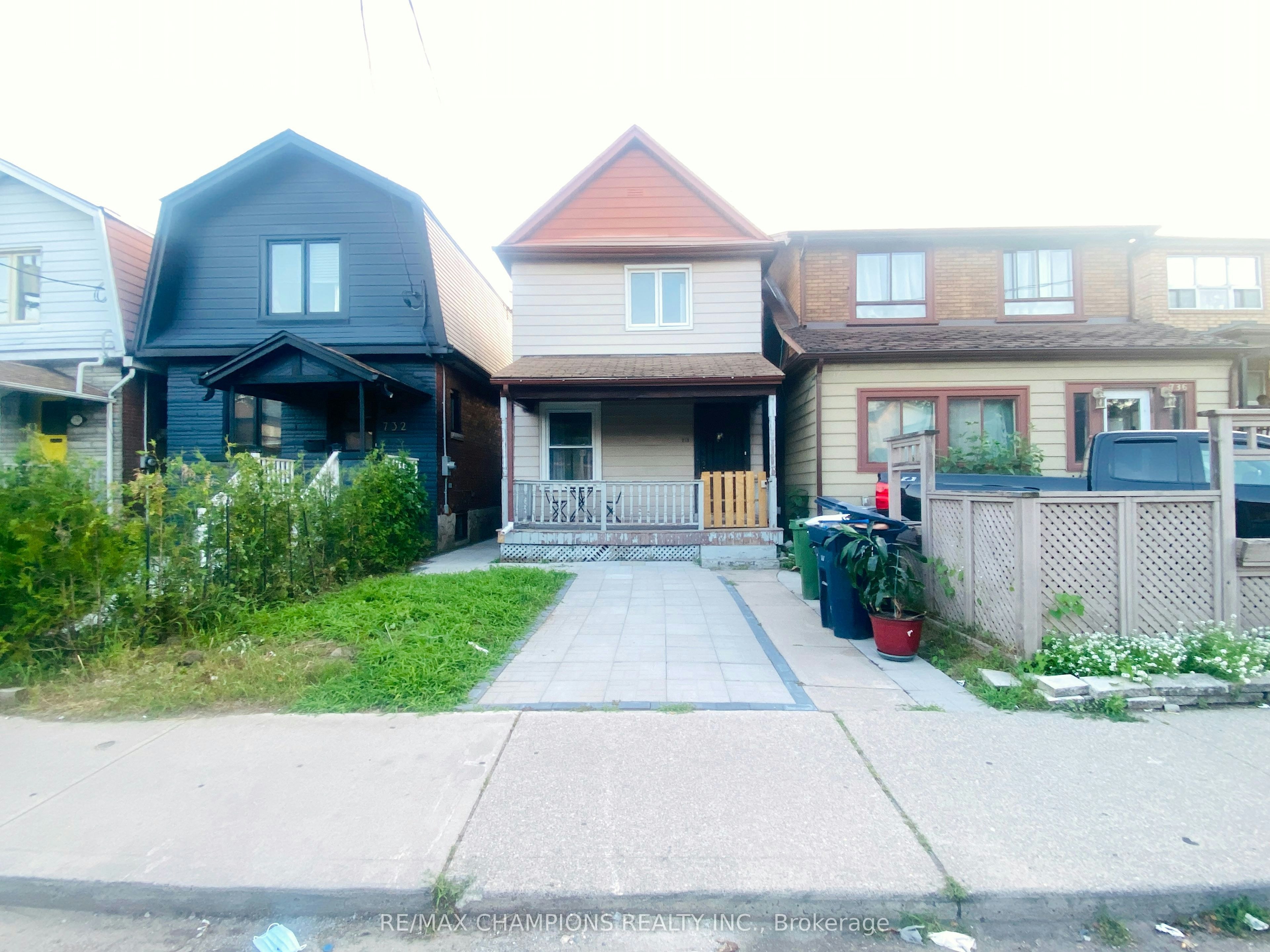 Main-734 Willard Avenue, Toronto, ON, M6S 3S5