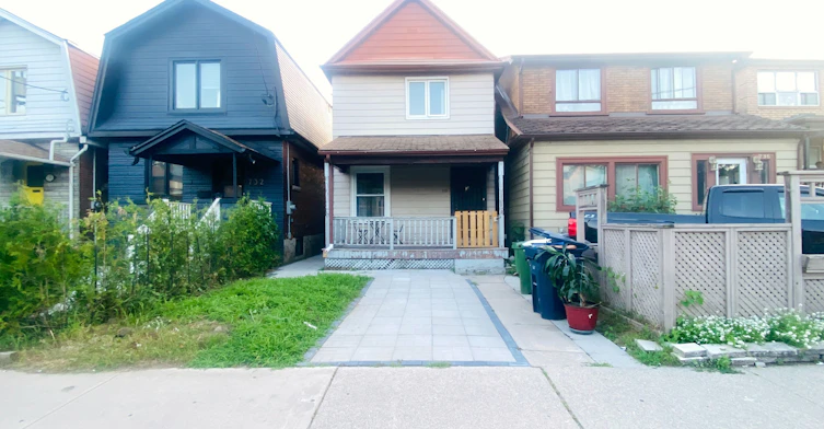 Main-734 Willard Avenue, Toronto, ON, M6S 3S5