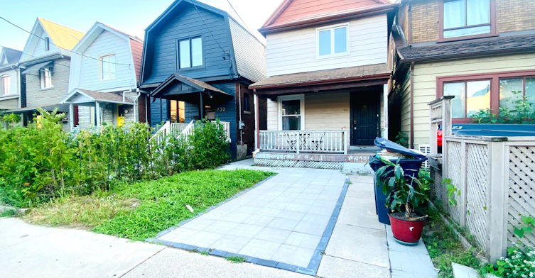 Main-734 Willard Avenue, Toronto, ON, M6S 3S5 - 4