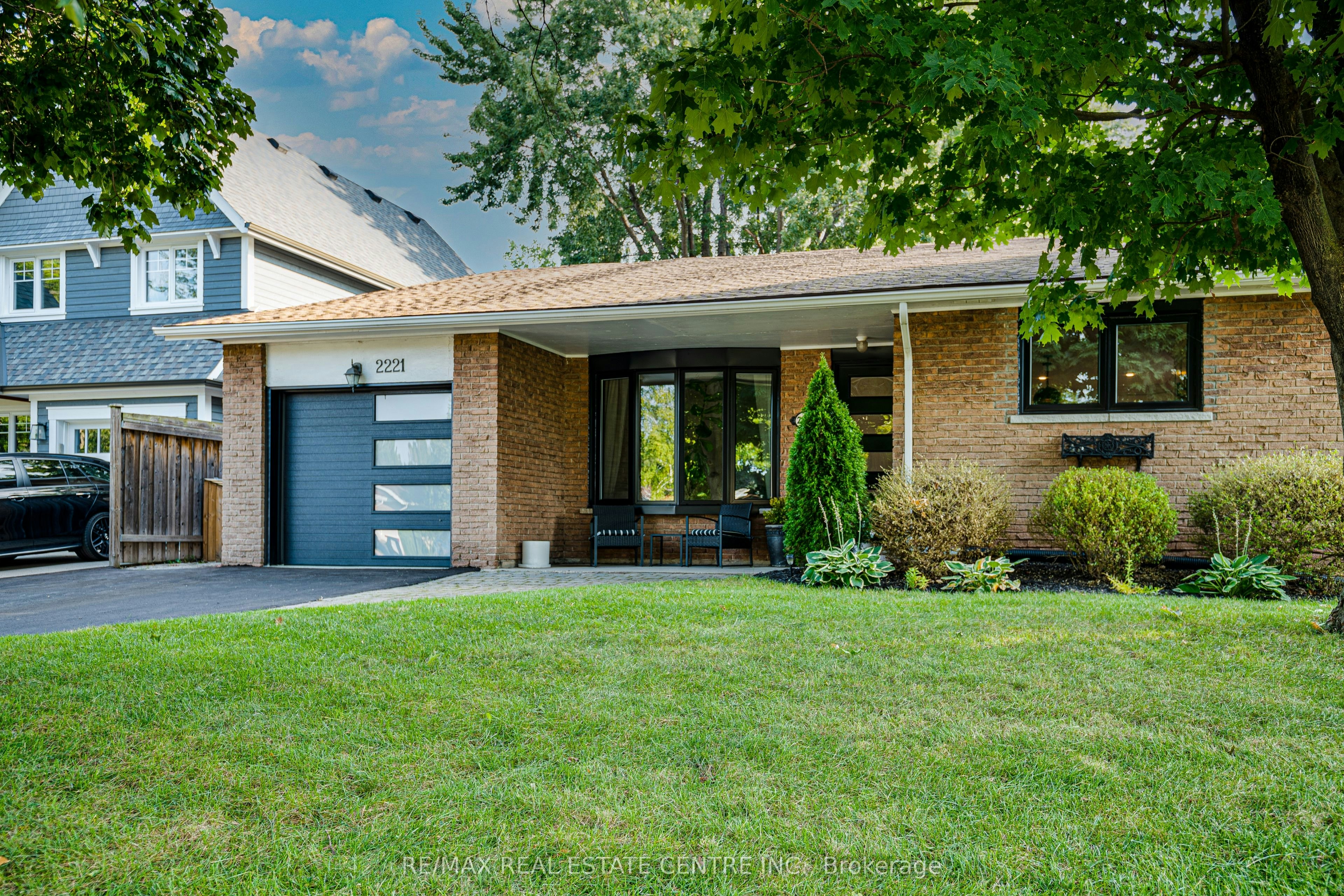 2221 Wyandotte Drive, Oakville, ON, L6L 2T4