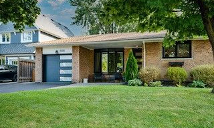 2221 Wyandotte Drive