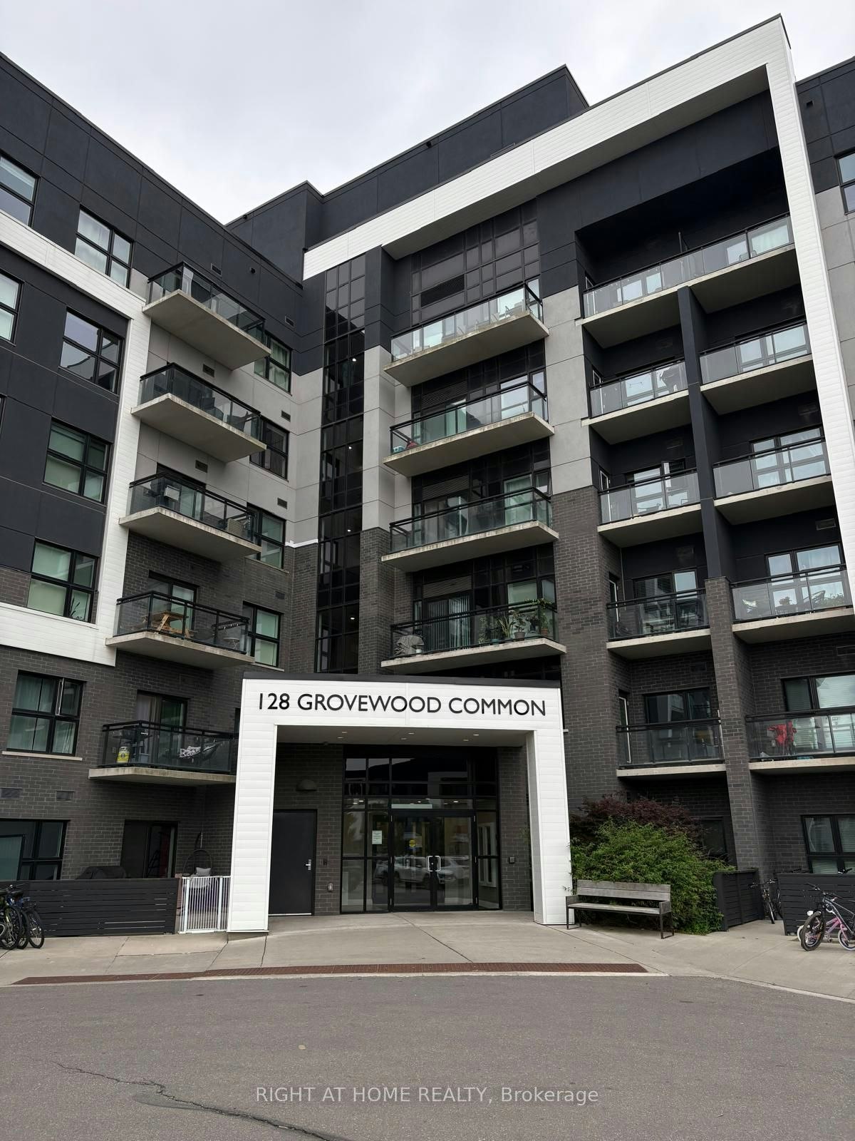 405-128 Grovewood Common, Oakville, ON, L6H 0X3