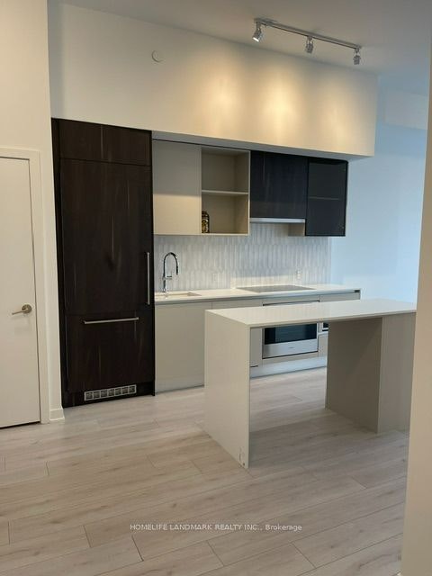 395 Dundas Street W, Oakville, ON, L6M 5R8