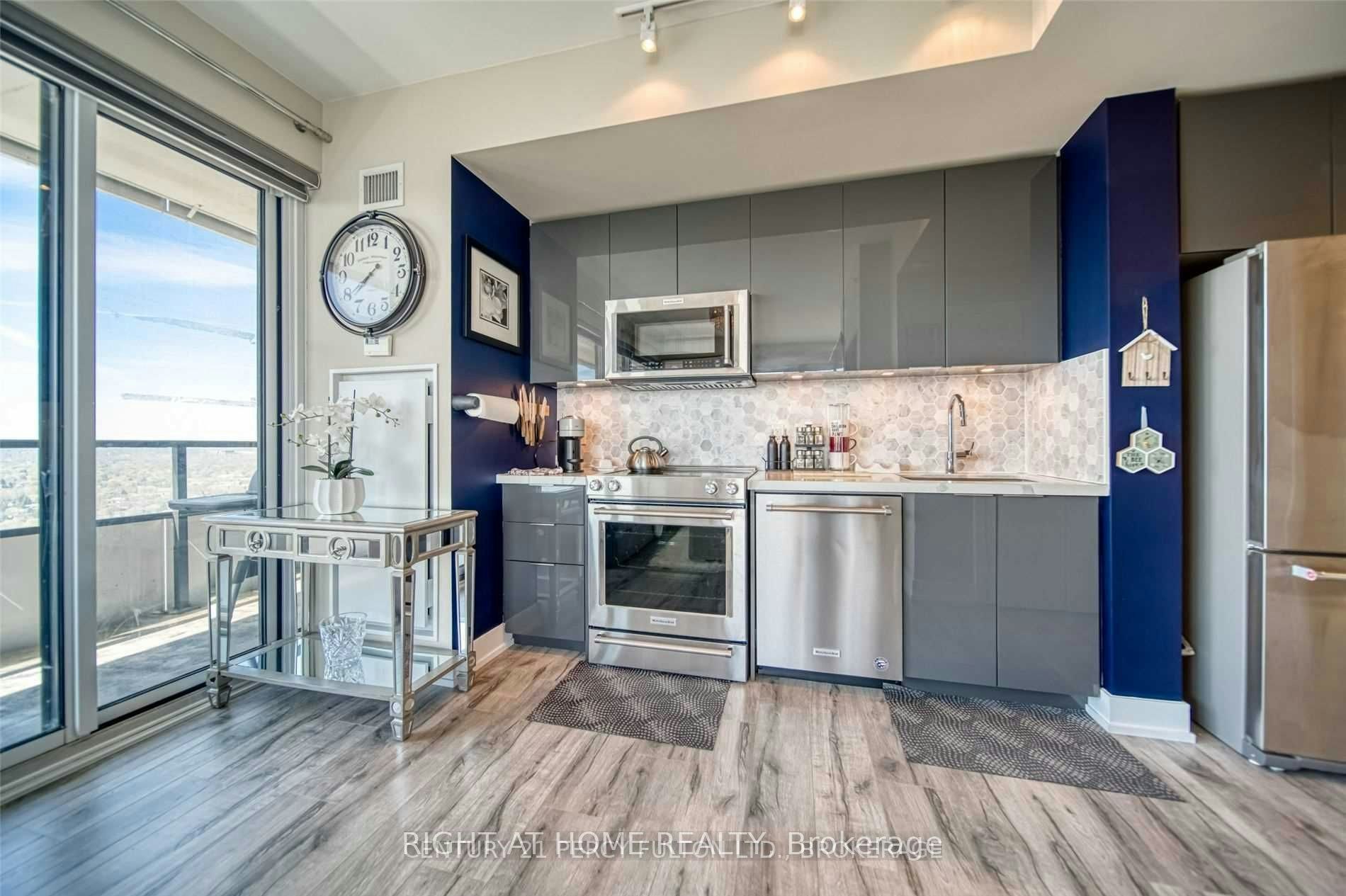 20-30 Shore Breeze Drive, Toronto, ON, M8V 1A1 - 6