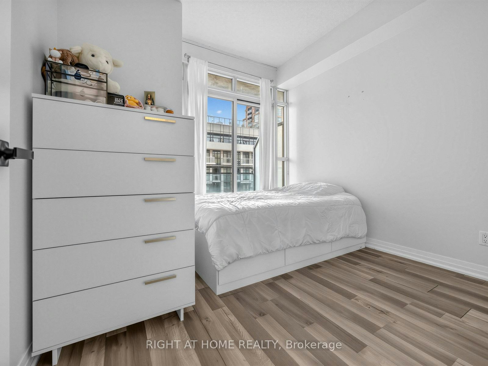 208-155 Legion Road N, Toronto, ON, M8Y 0A7 - 19