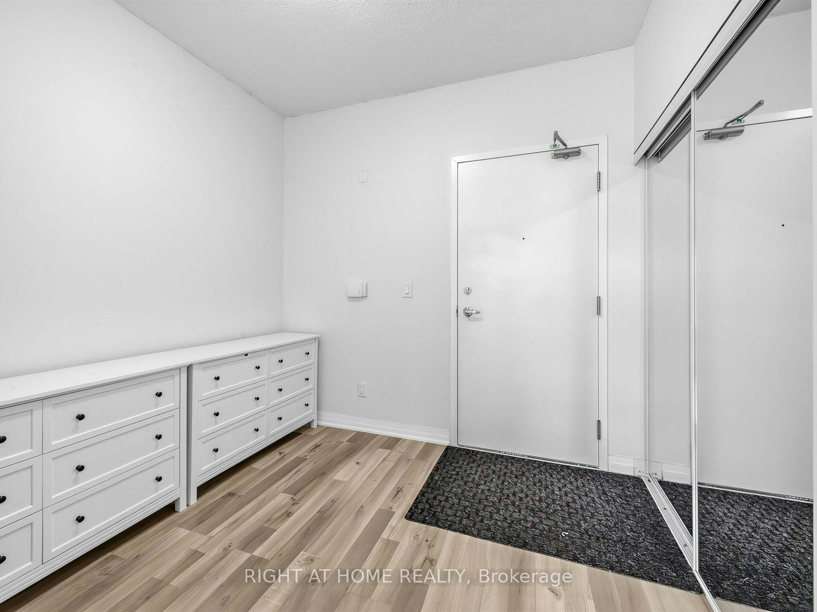 208-155 Legion Road N, Toronto, ON, M8Y 0A7 - 2