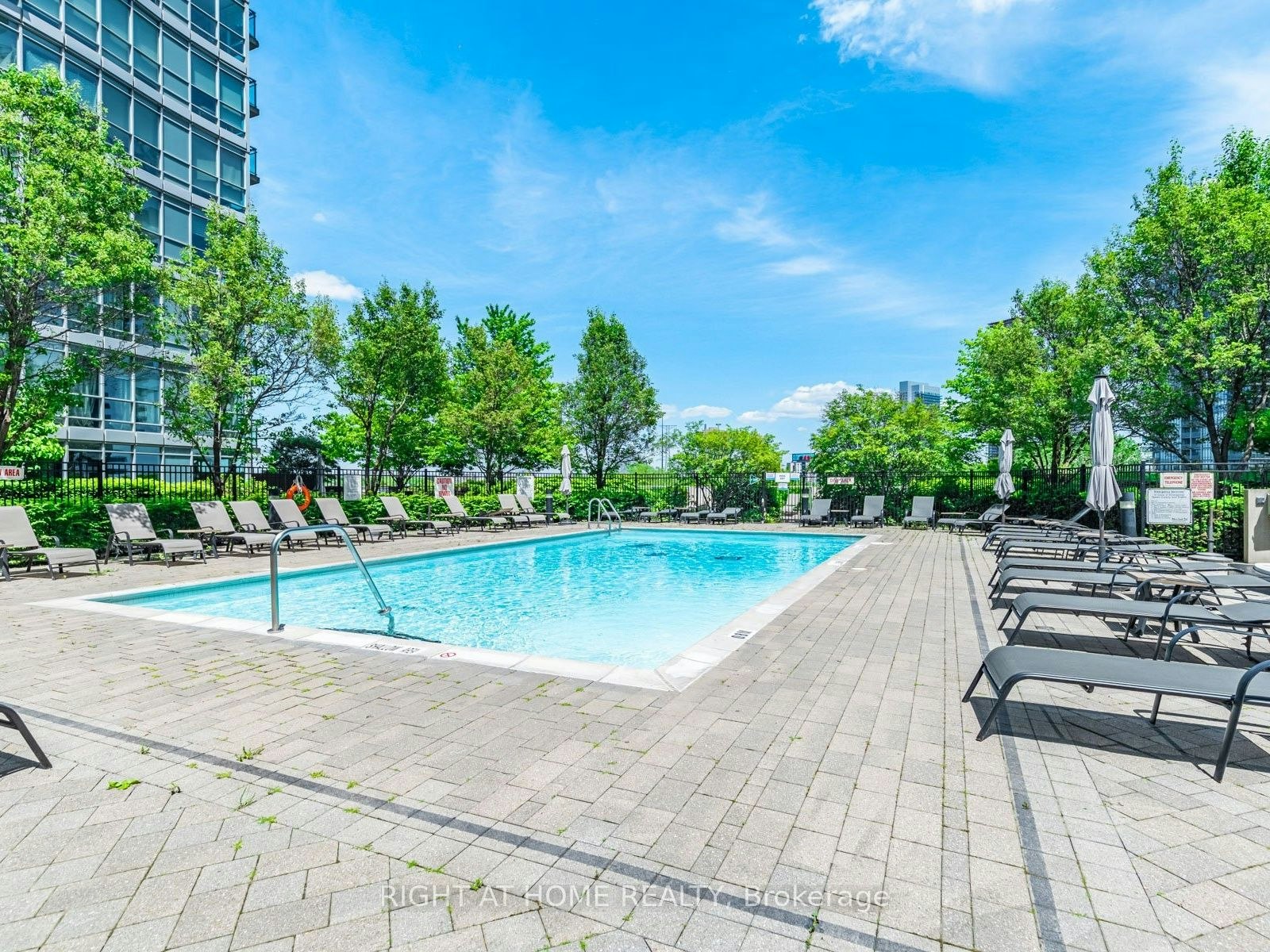208-155 Legion Road N, Toronto, ON, M8Y 0A7 - 26