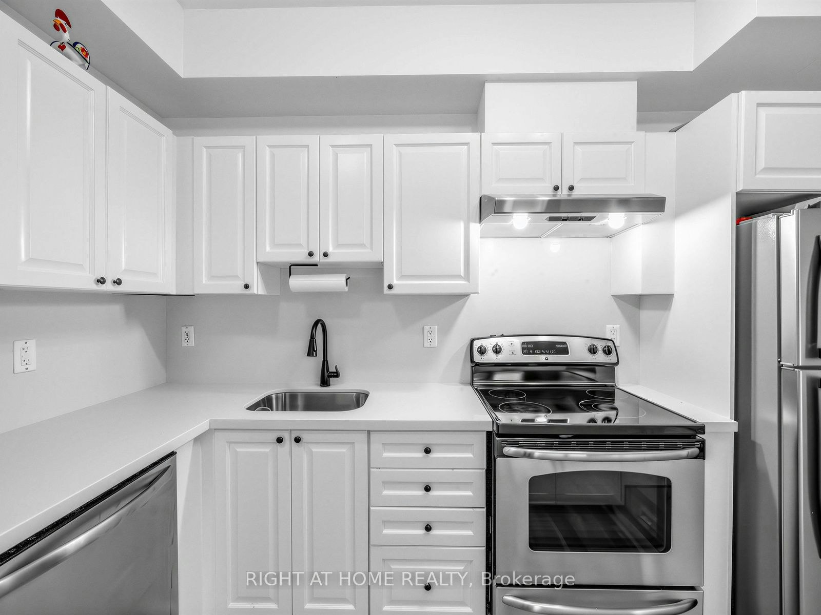 208-155 Legion Road N, Toronto, ON, M8Y 0A7 - 13