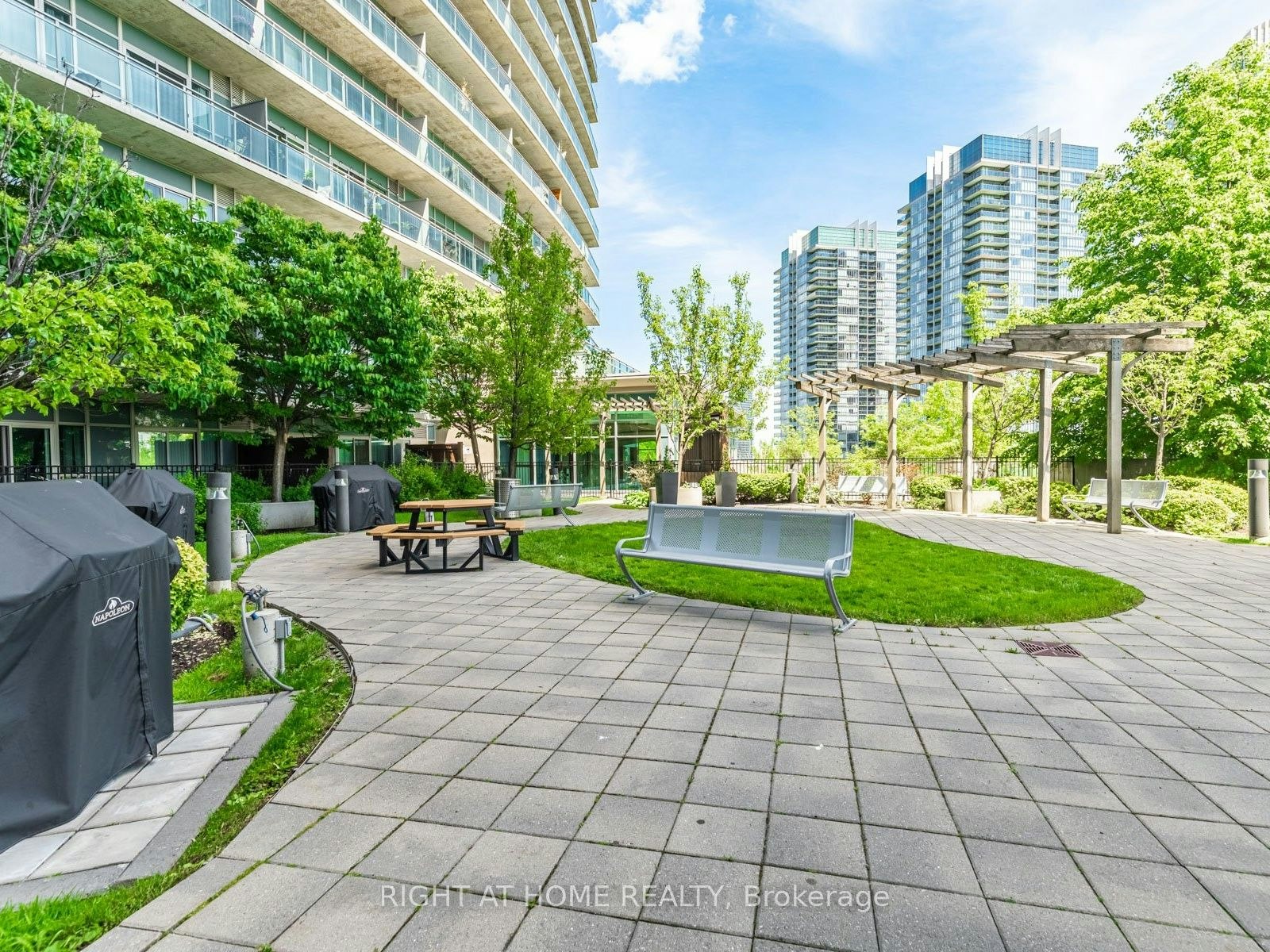 208-155 Legion Road N, Toronto, ON, M8Y 0A7 - 27