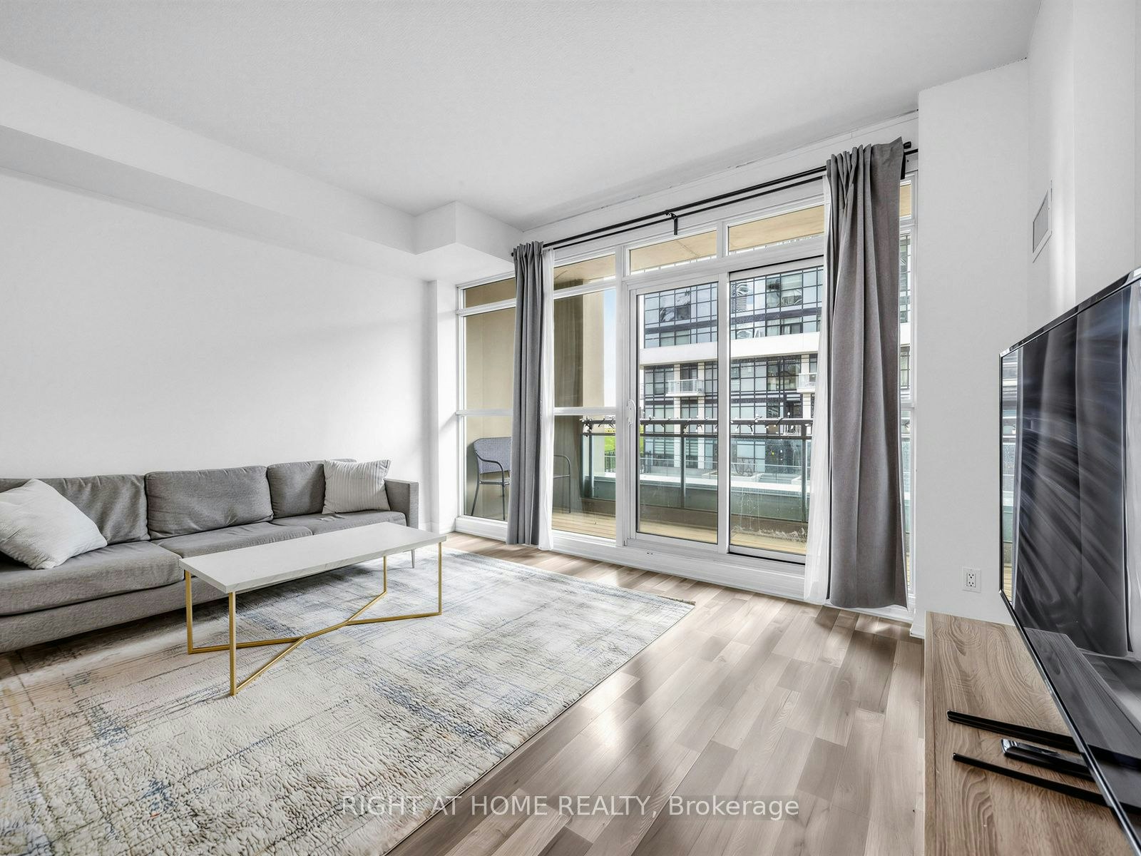 208-155 Legion Road N, Toronto, ON, M8Y 0A7 - 8