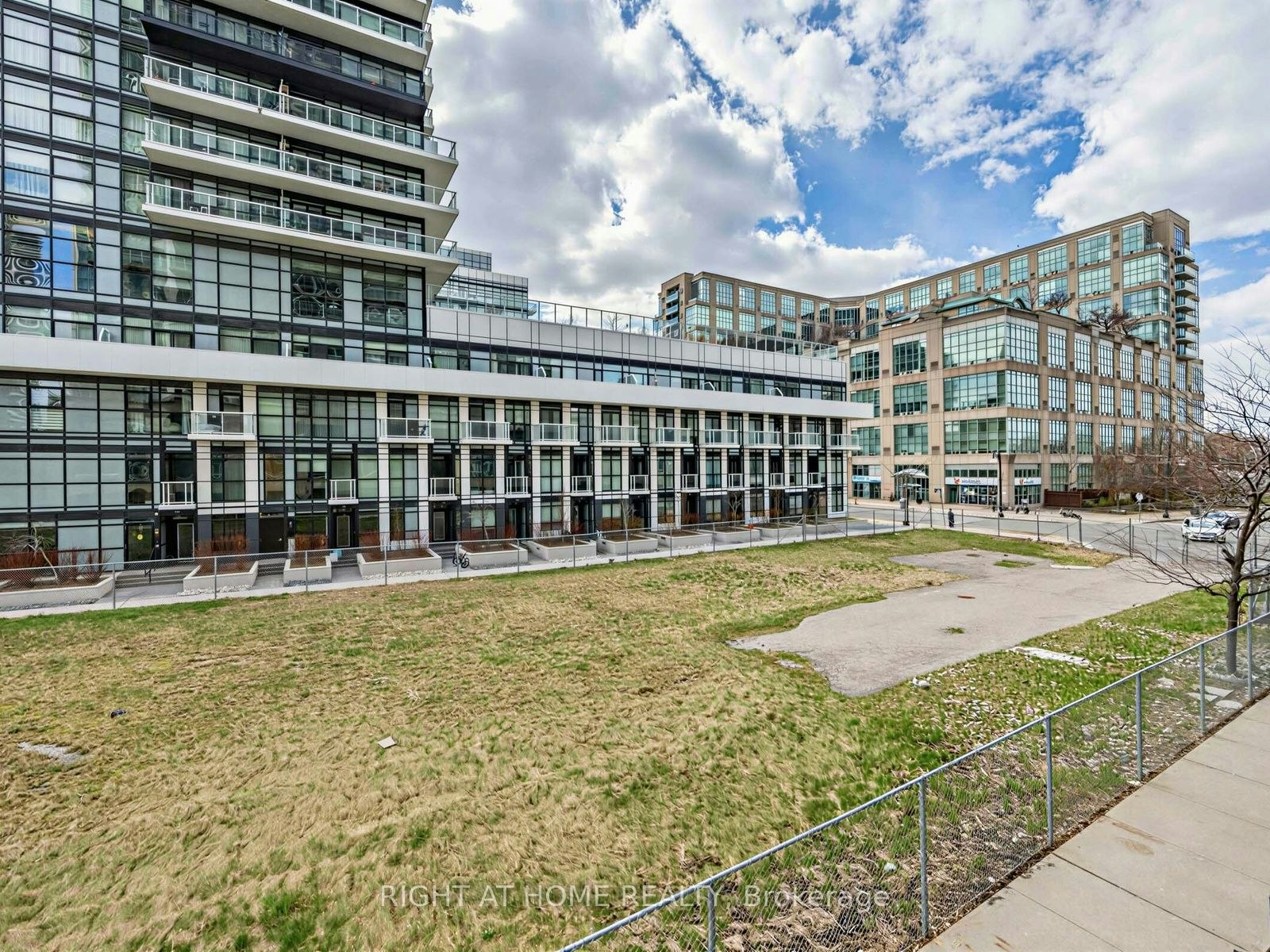 208-155 Legion Road N, Toronto, ON, M8Y 0A7 - 16