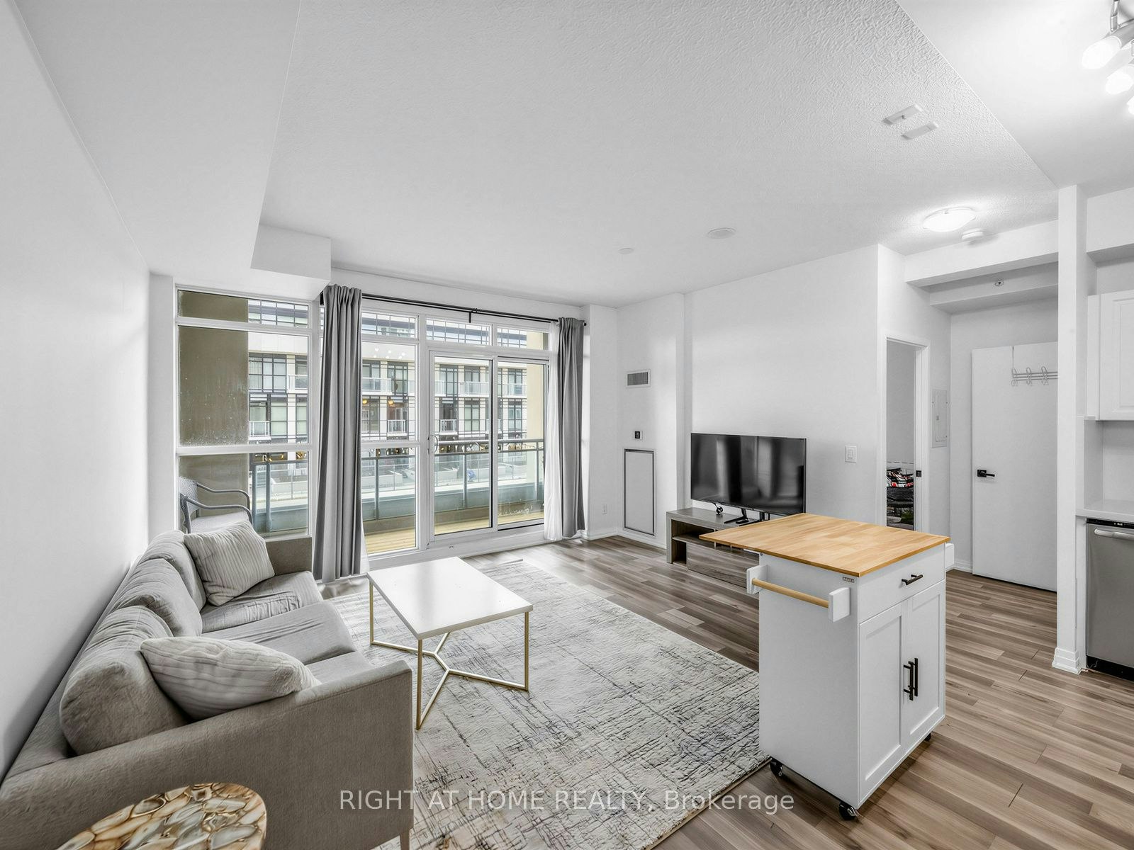 208-155 Legion Road N, Toronto, ON, M8Y 0A7 - 5