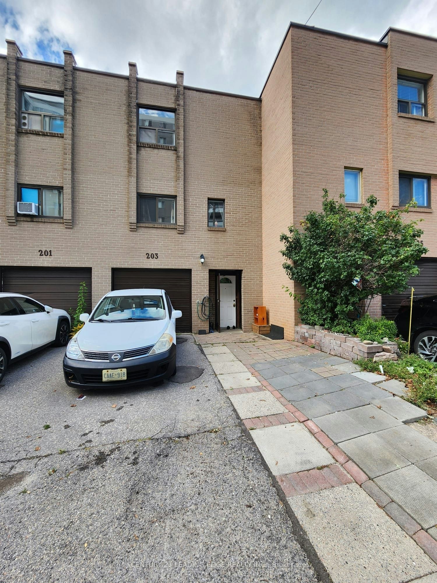82-203 Lotherton Pathway, Toronto, ON, M6B 2G6