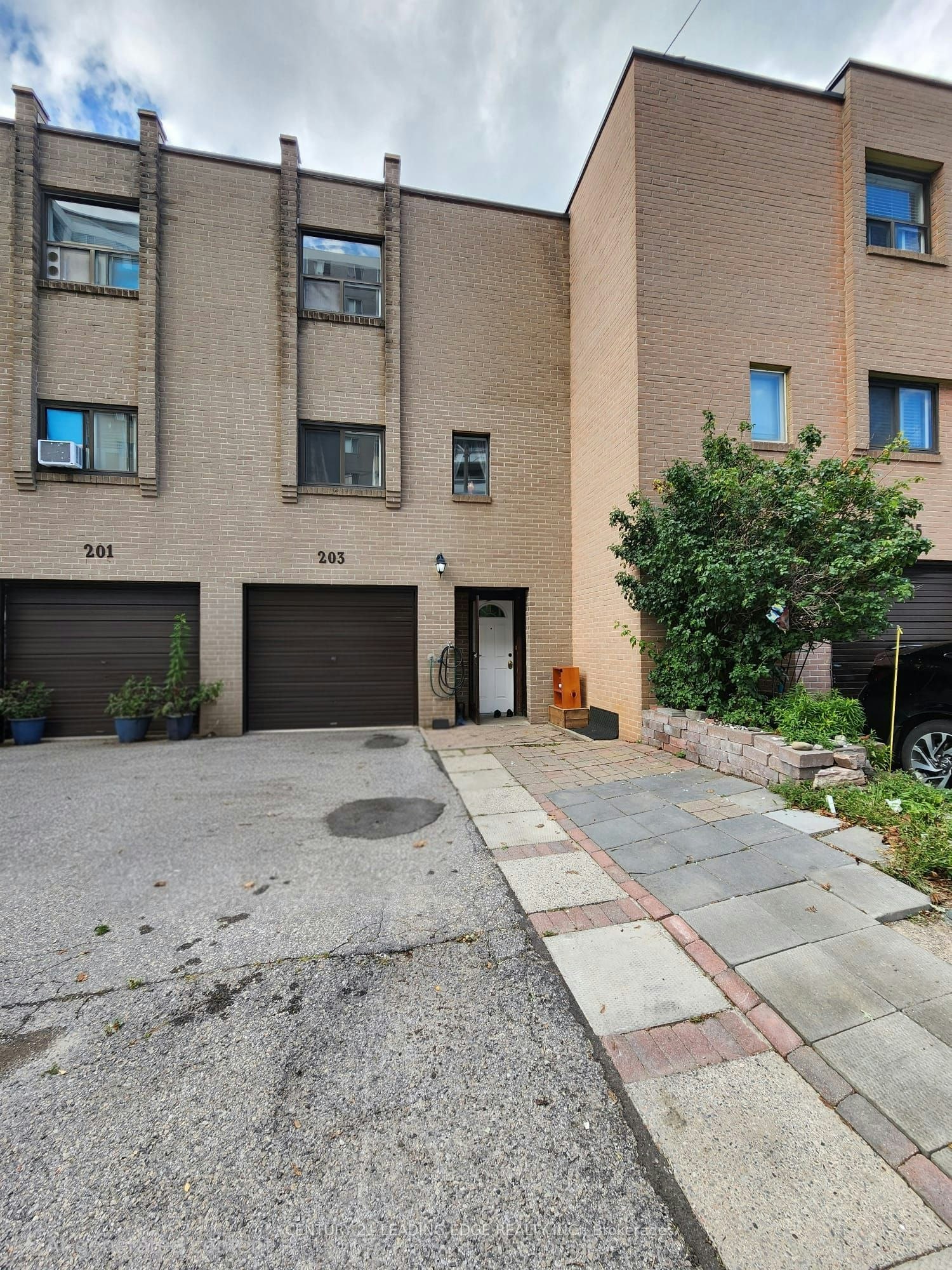 82-203 Lotherton Pathway, Toronto, ON, M6B 2G6