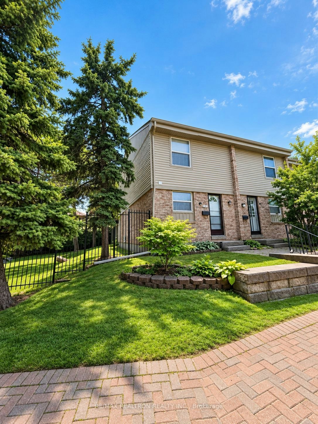 1-6699 Falconer Drive, Mississauga, ON, L5N 2E3