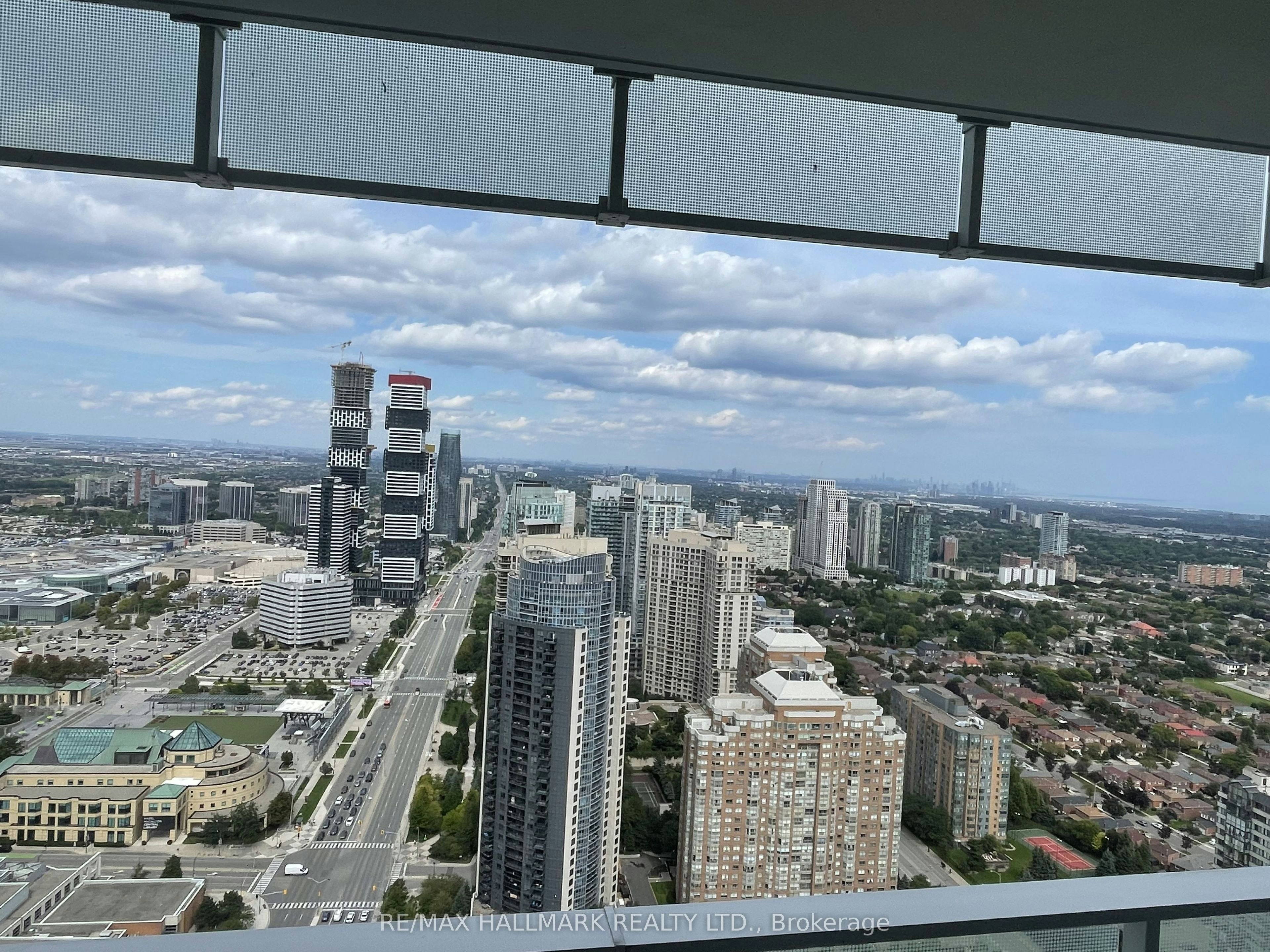 4111-3900 Confederation Parkway, Mississauga, ON, L5B 0M3 - 2