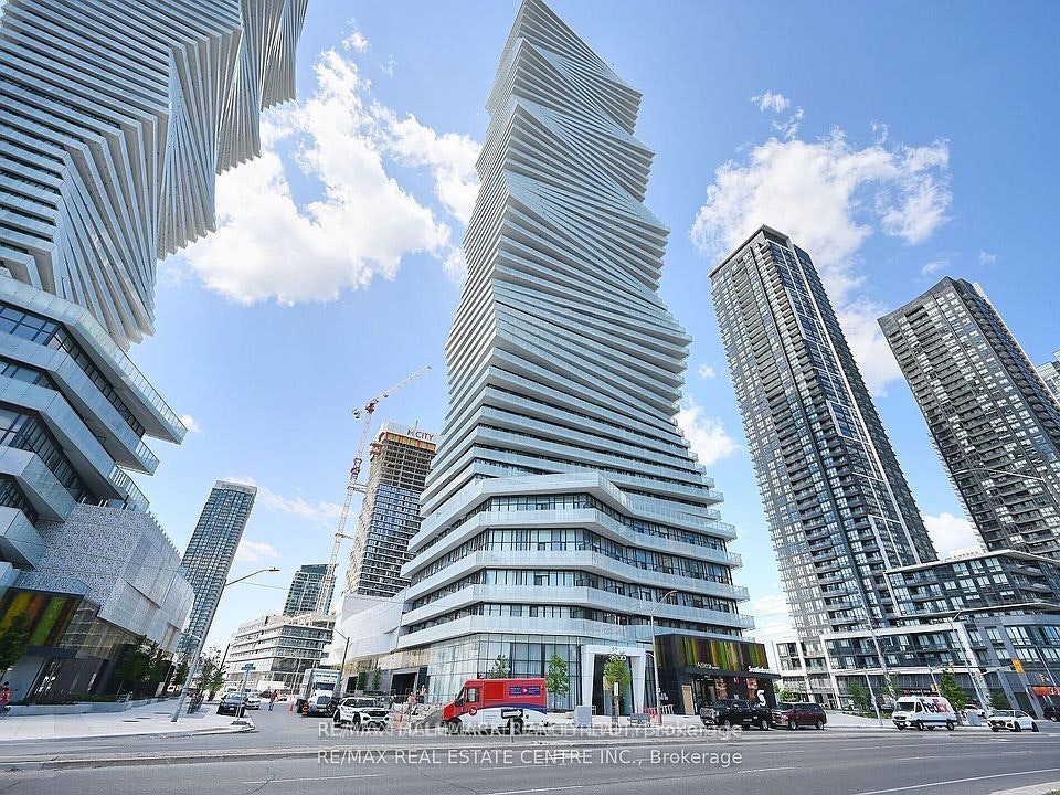 4111-3900 Confederation Parkway, Mississauga, ON, L5B 0M3