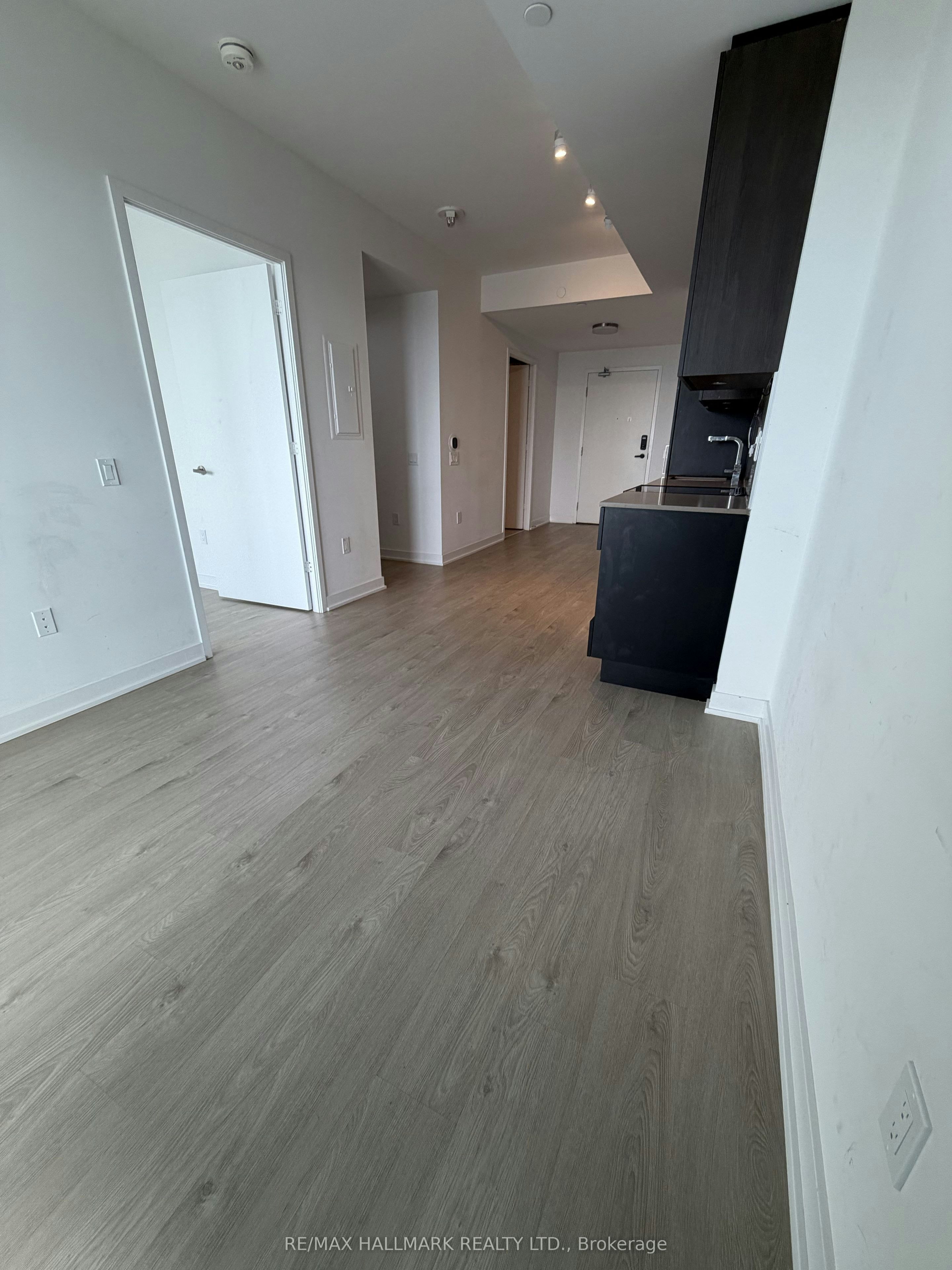 4111-3900 Confederation Parkway, Mississauga, ON, L5B 0M3 - 11