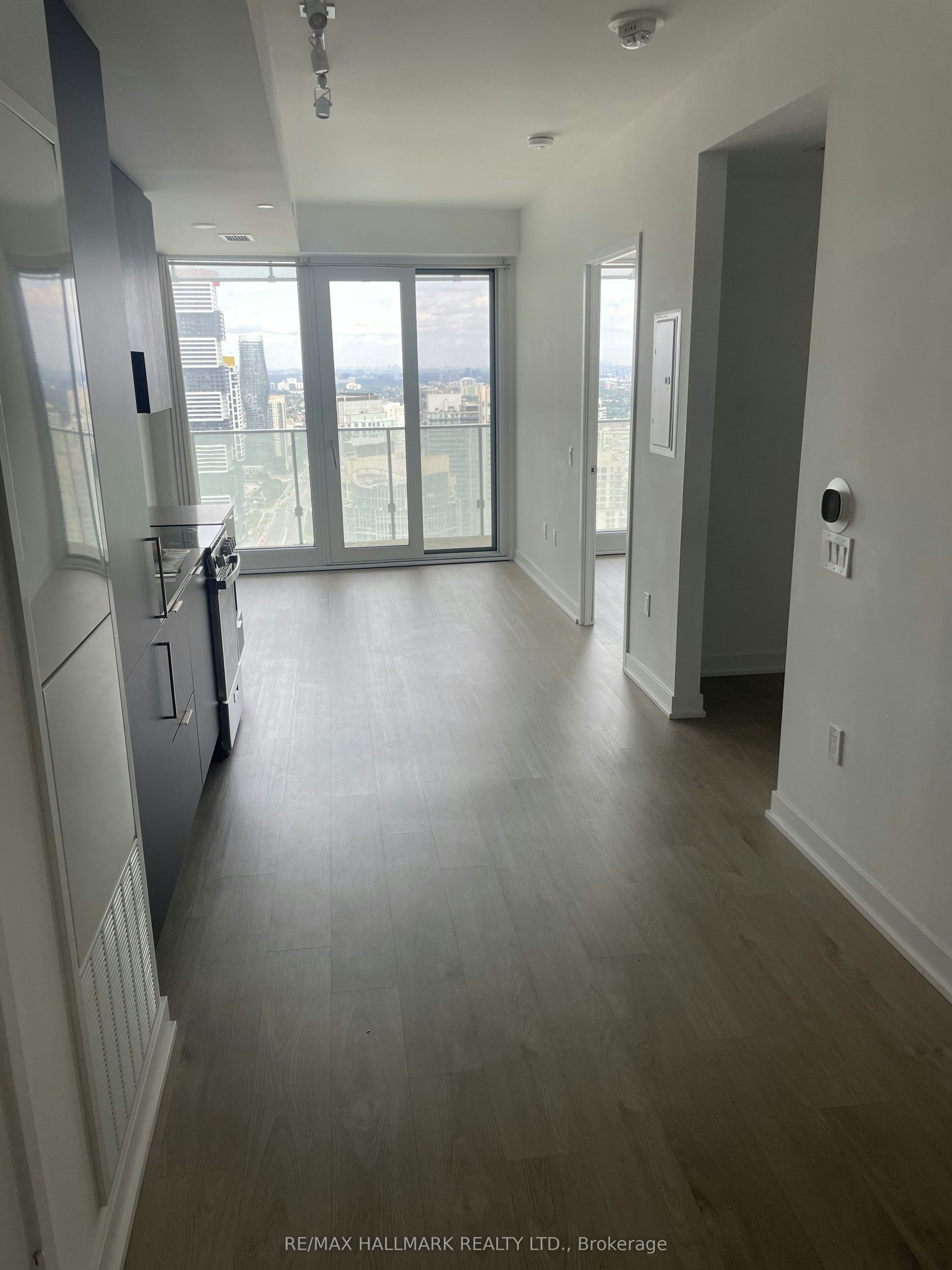 4111-3900 Confederation Parkway, Mississauga, ON, L5B 0M3 - 3