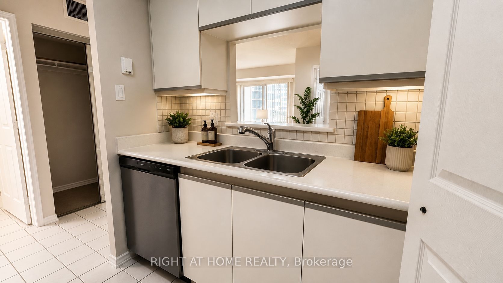 511-265 Enfield Place, Mississauga, ON, L5B 3Y6 - 2