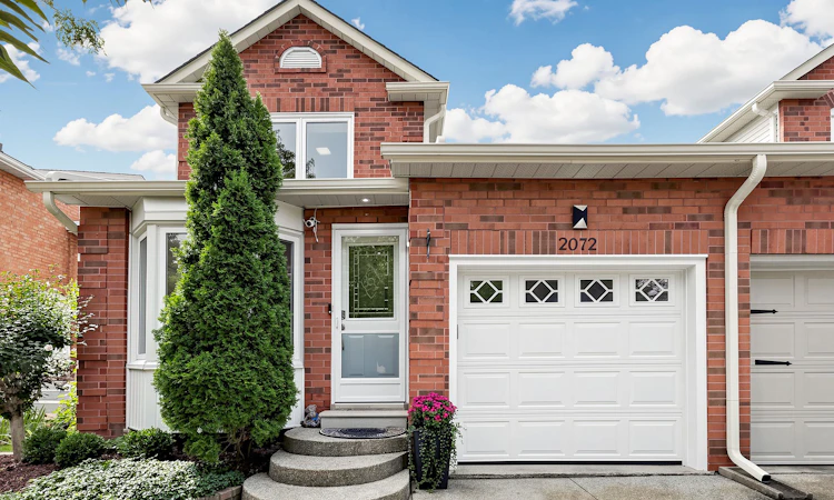 2072 Glenada Crescent