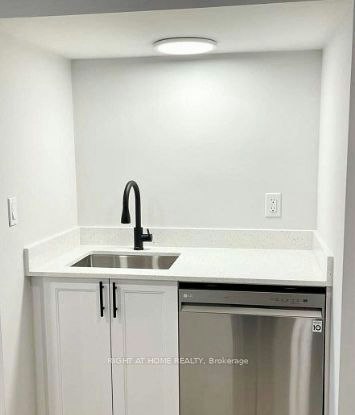 5 Wanita Road, Mississauga, ON, L5G 1A9 - 10