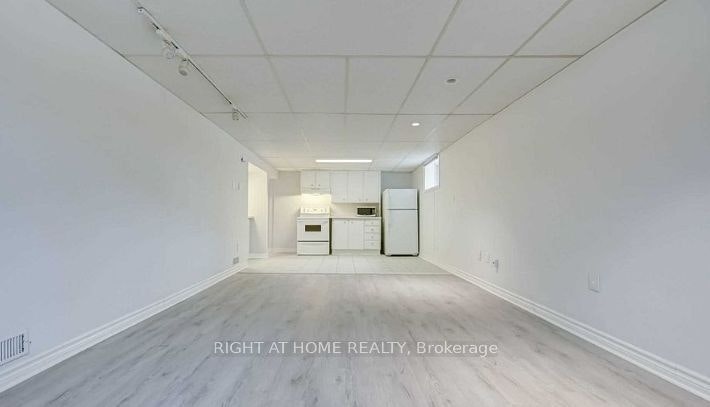 5 Wanita Road, Mississauga, ON, L5G 1A9 - 4