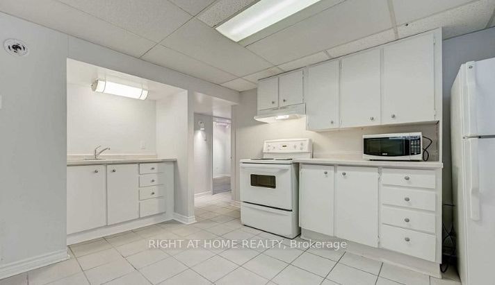 5 Wanita Road, Mississauga, ON, L5G 1A9 - 5