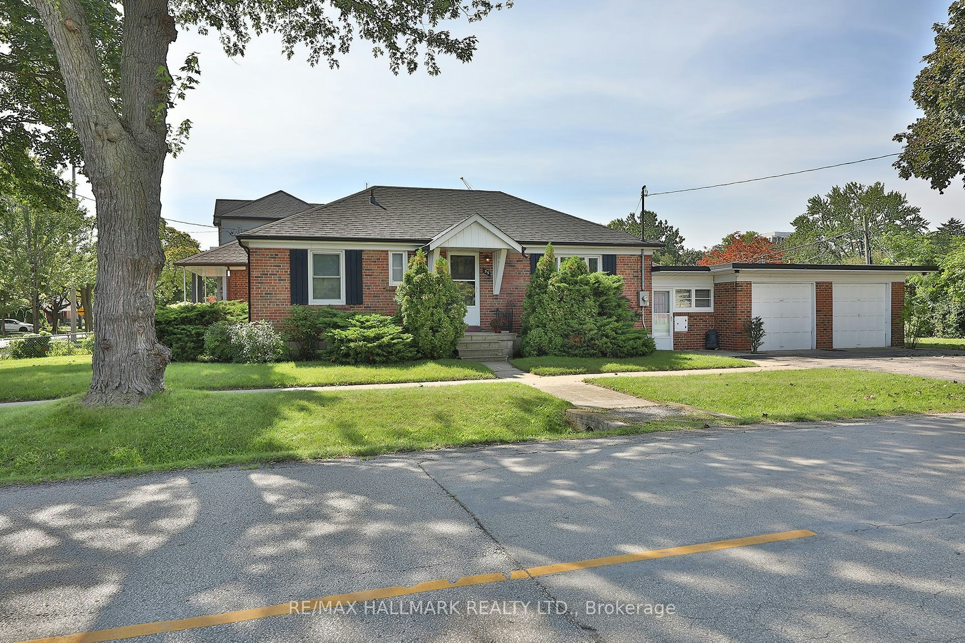55 Athol Avenue, Toronto, ON, M8Z 2A6