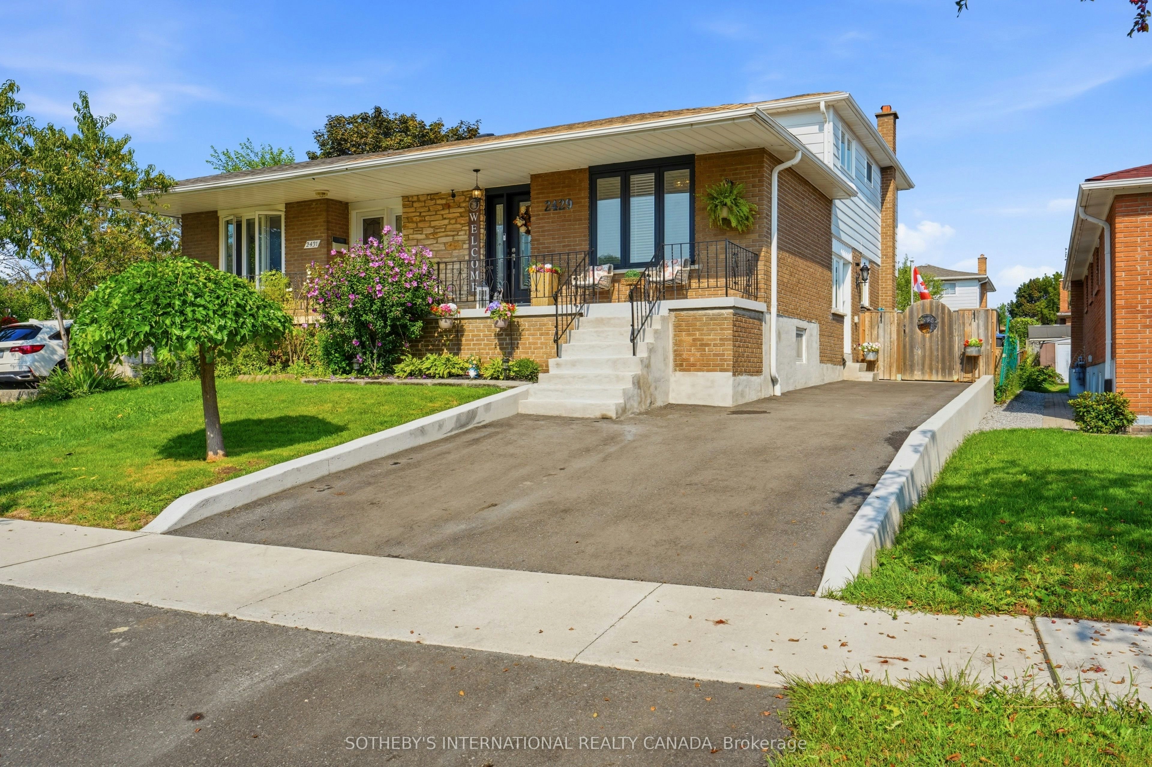 2429 Whaley Whaley Drive, Mississauga, ON, L5B 2B3