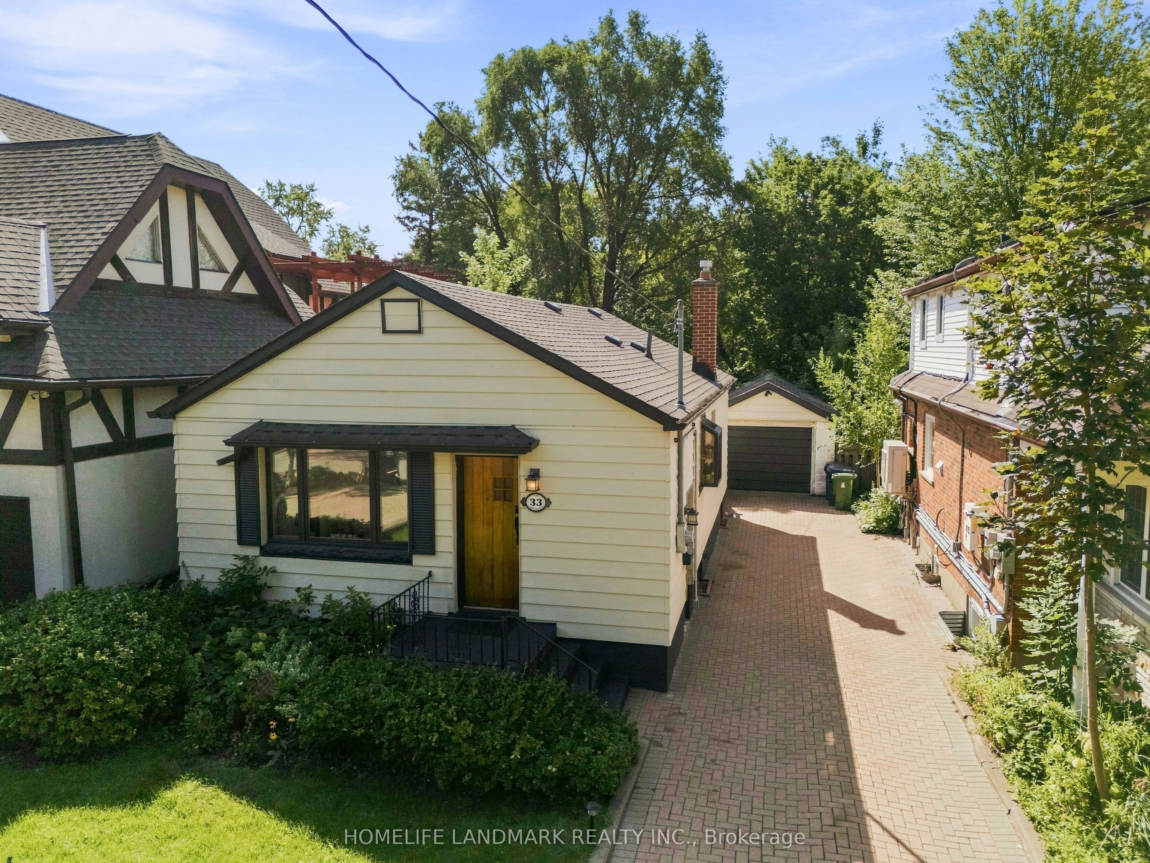 33 Ash Crescent, Toronto, ON, M8W 1E4