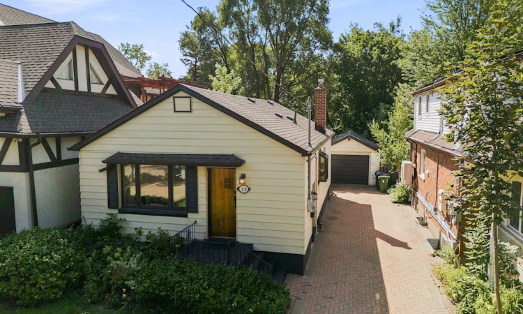33 Ash Crescent