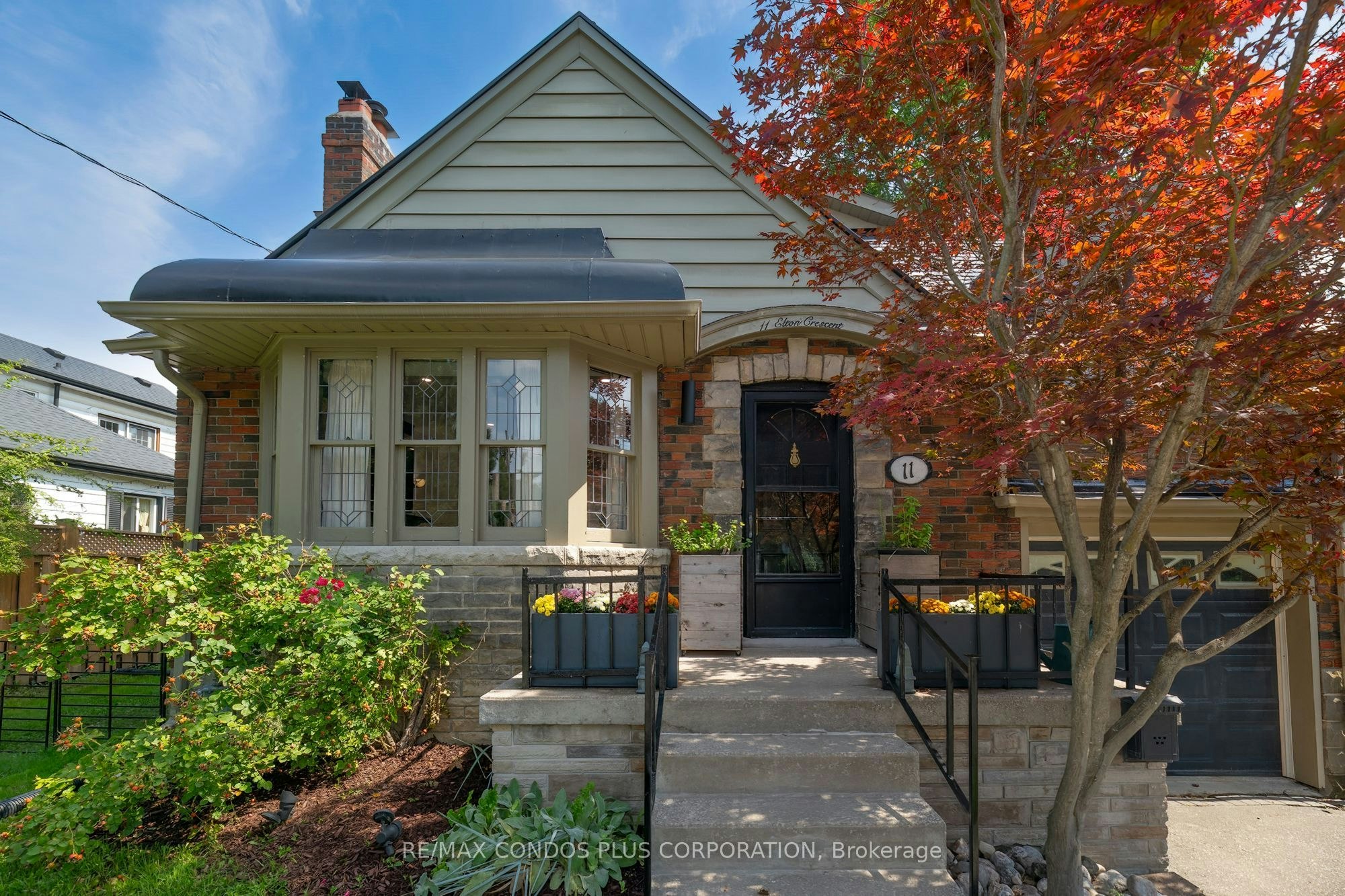 11 Elton Crescent, Toronto, ON, M8W 2X9