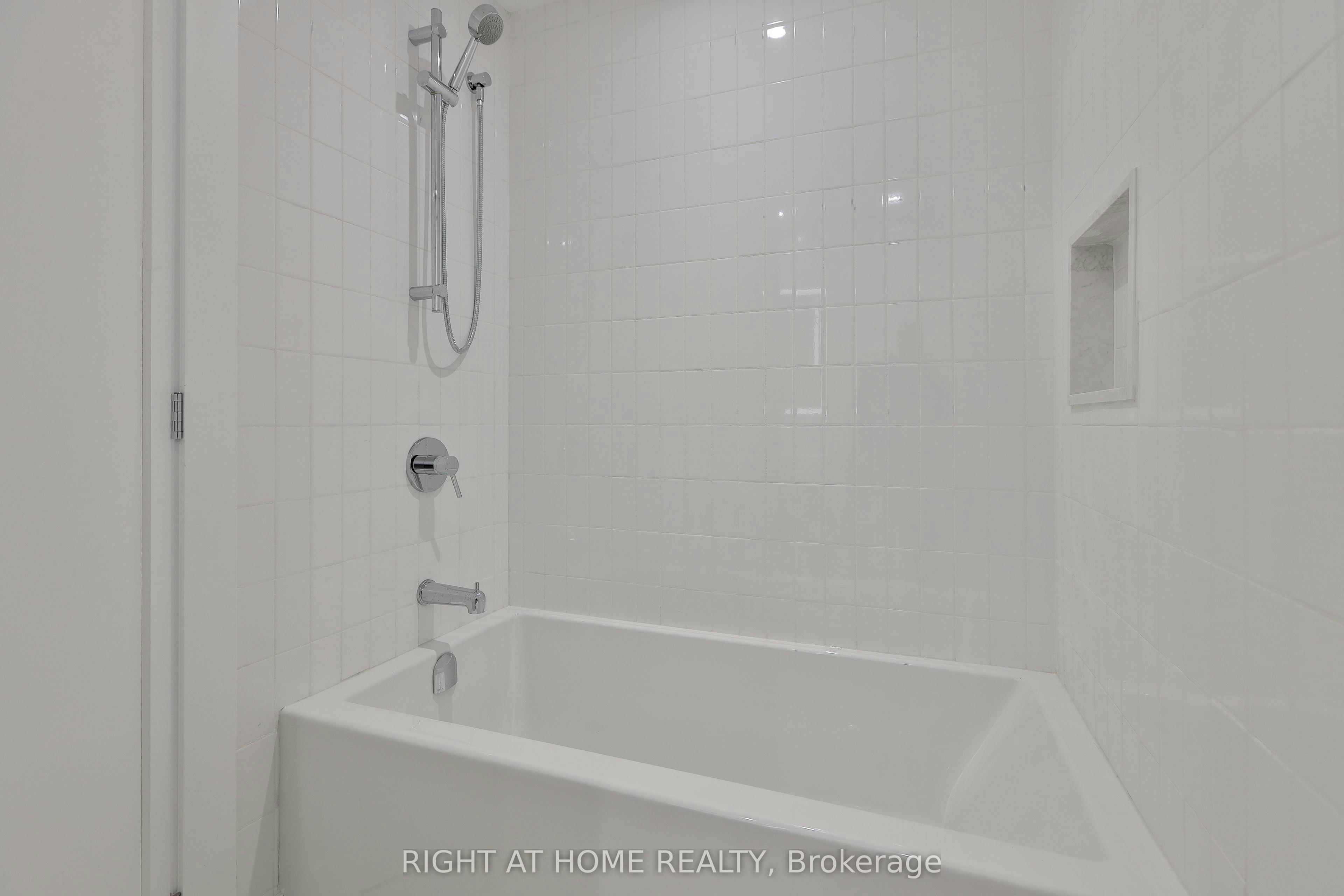 1-Main Floor-266 Indian Grove, Toronto, ON, M6P 2H5 - 9
