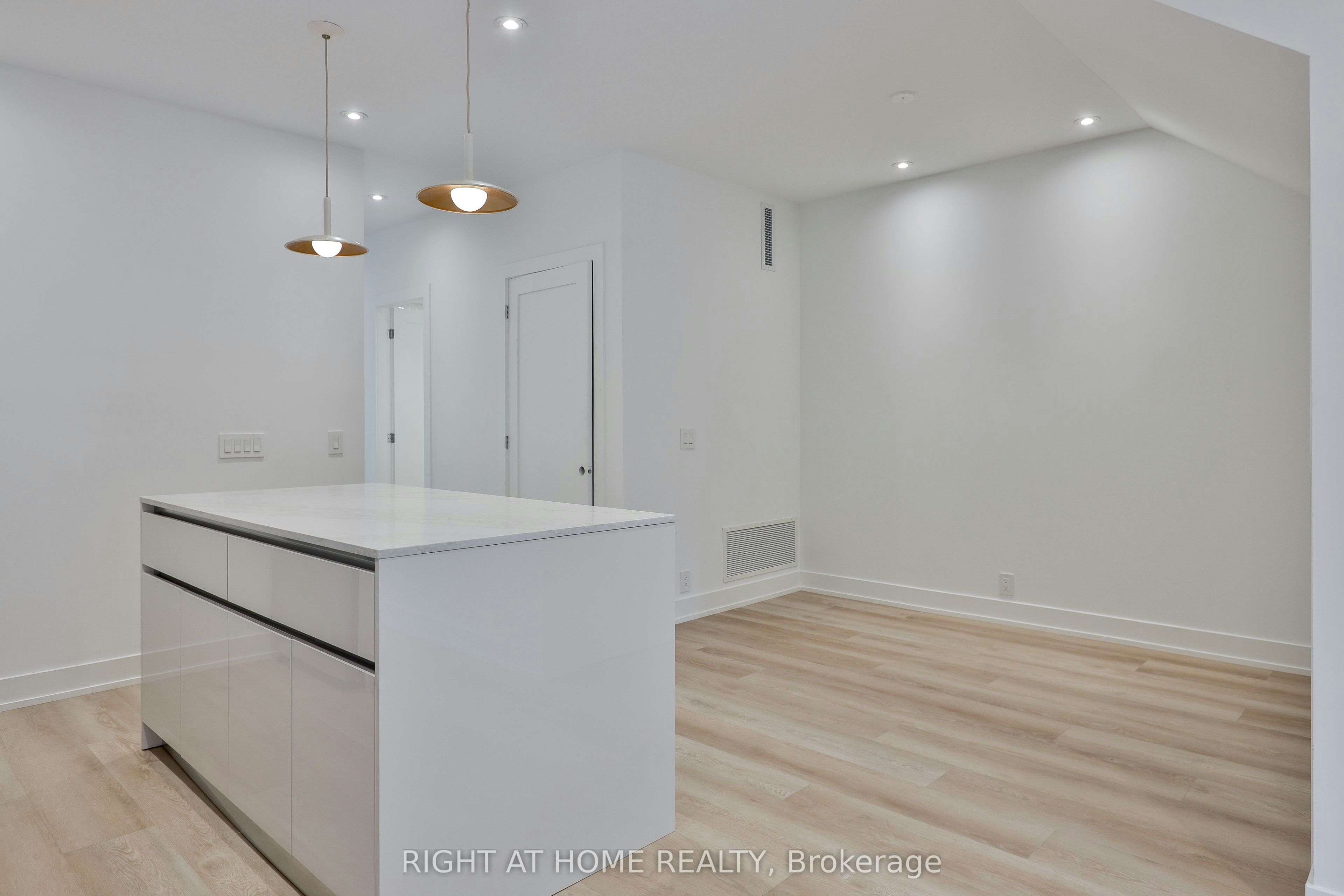 1-Main Floor-266 Indian Grove, Toronto, ON, M6P 2H5 - 6