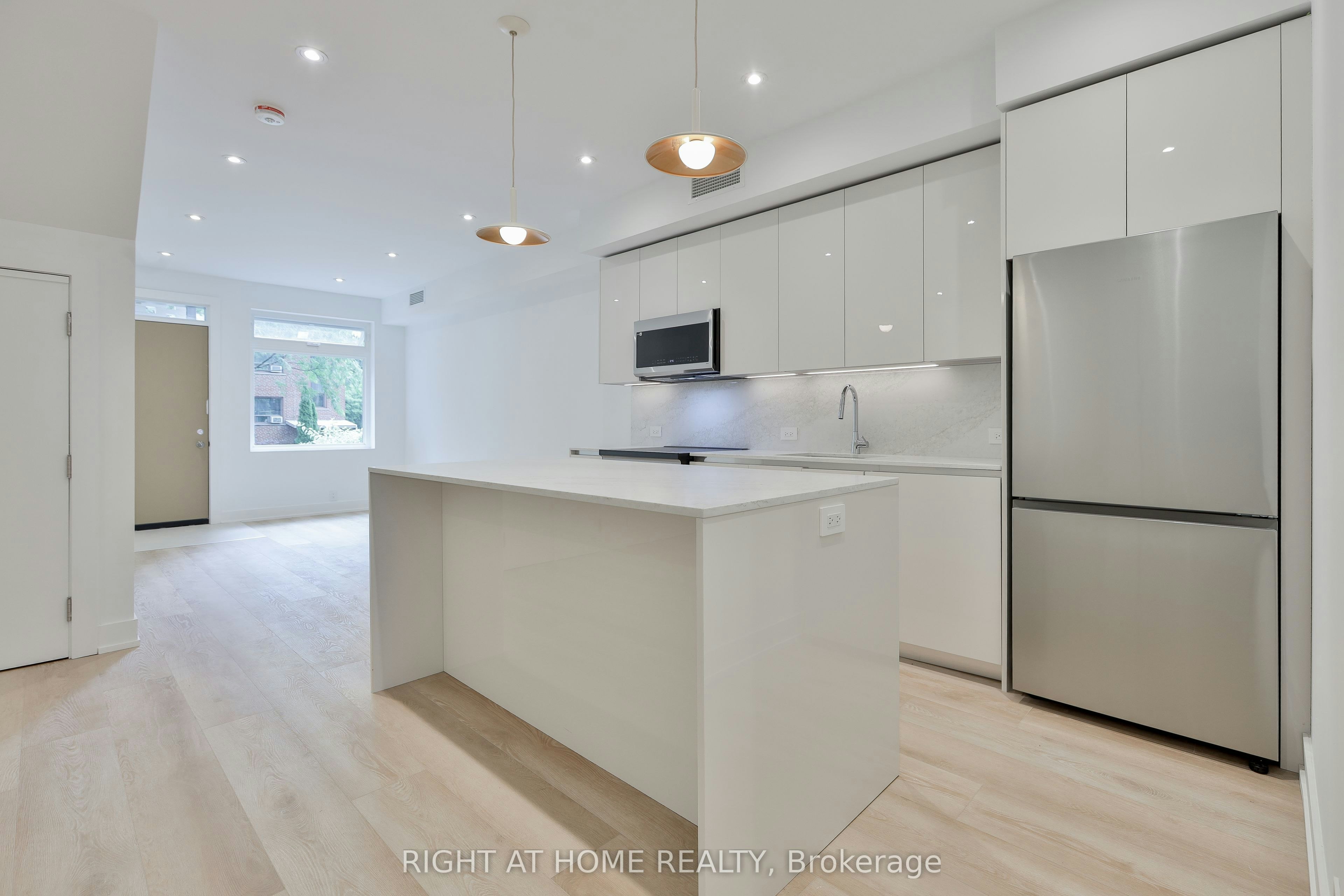 1-Main Floor-266 Indian Grove, Toronto, ON, M6P 2H5 - 3